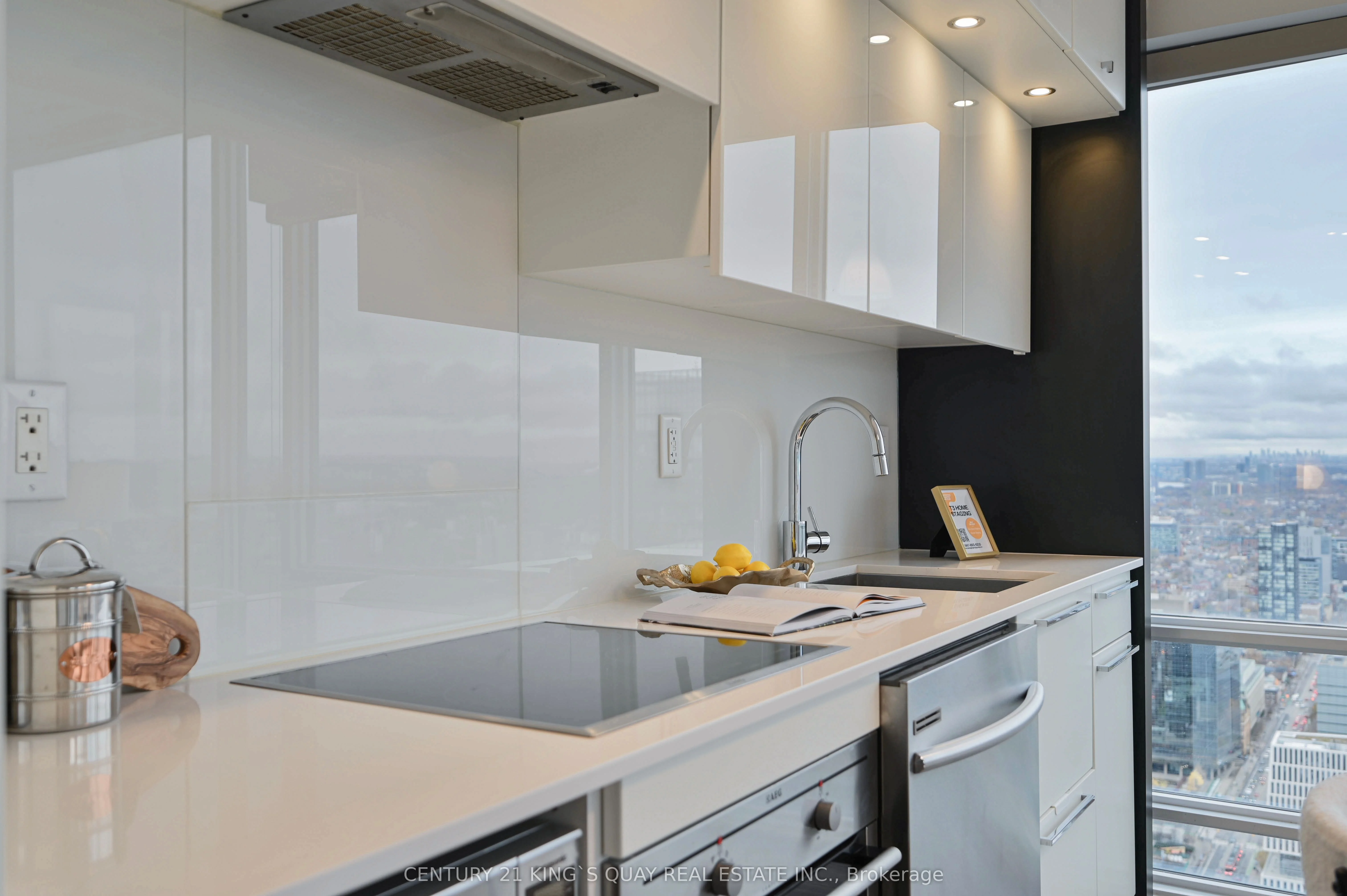 15 Grenville Street 5004, Toronto C01, ON M4Y 1A1