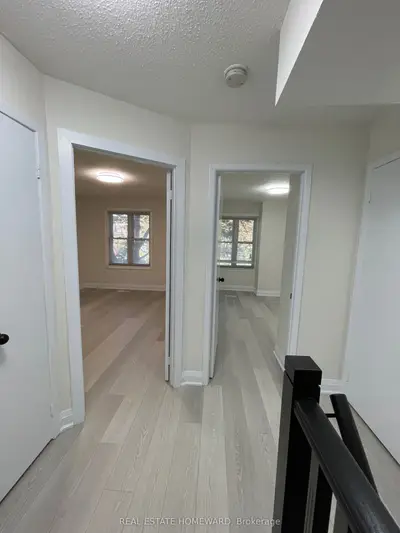 Att/Row/Townhouse in Toronto