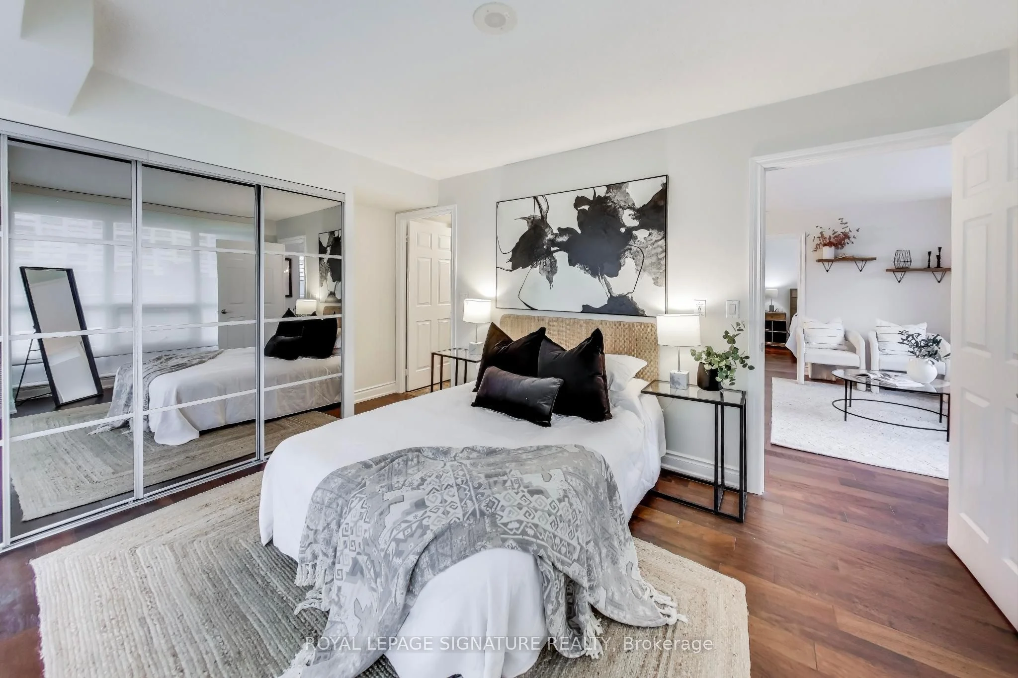 Condo Apartment in Toronto
