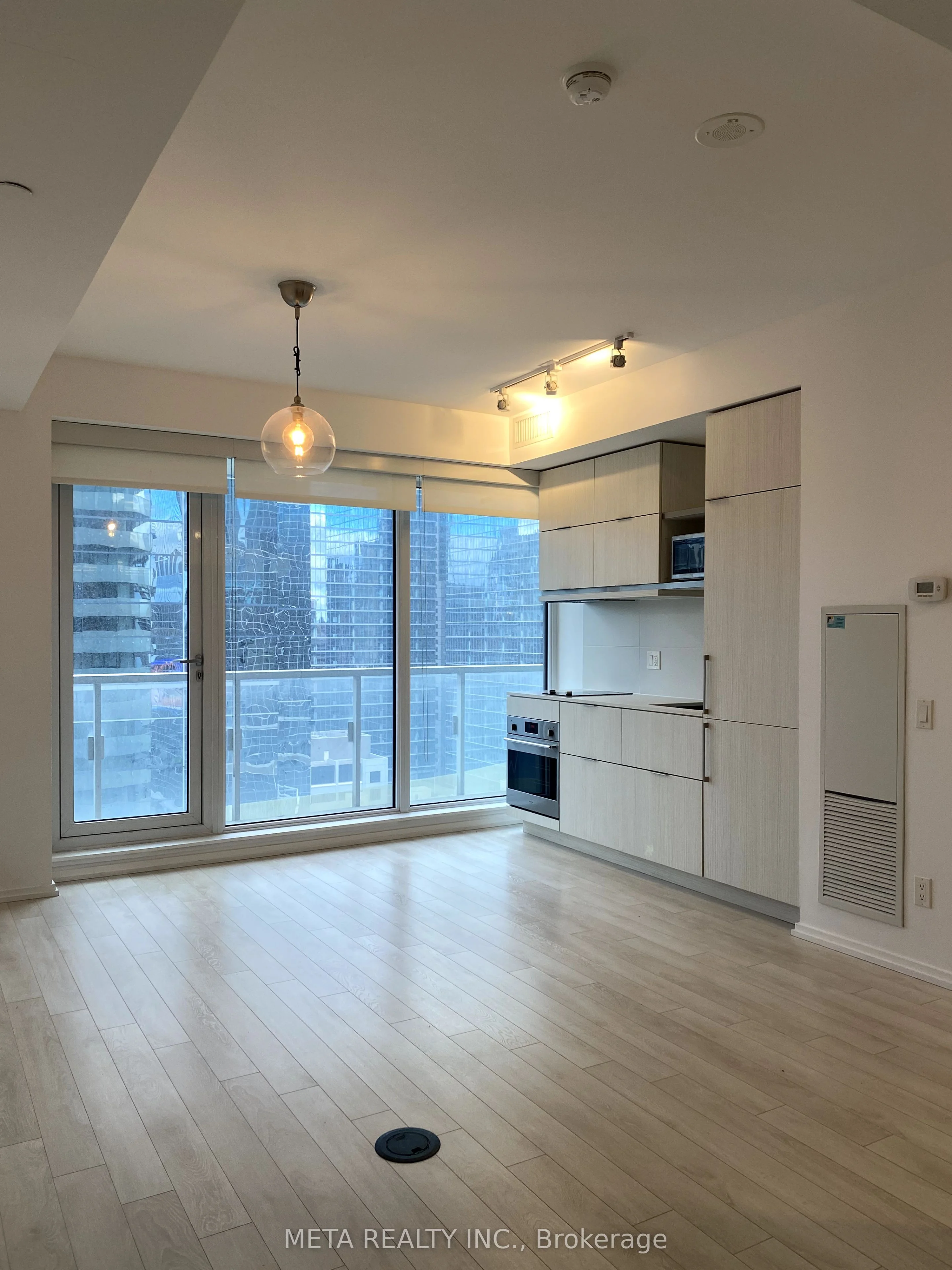 197 Yonge Street 1808, Toronto C08, On M5b 0c1