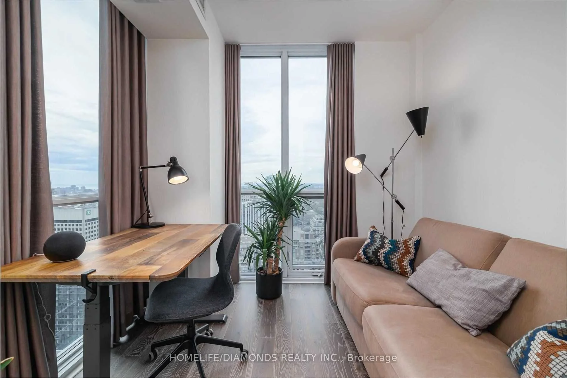 1 Yorkville Avenue # 3302, Toronto C02, ON M4W 1L1