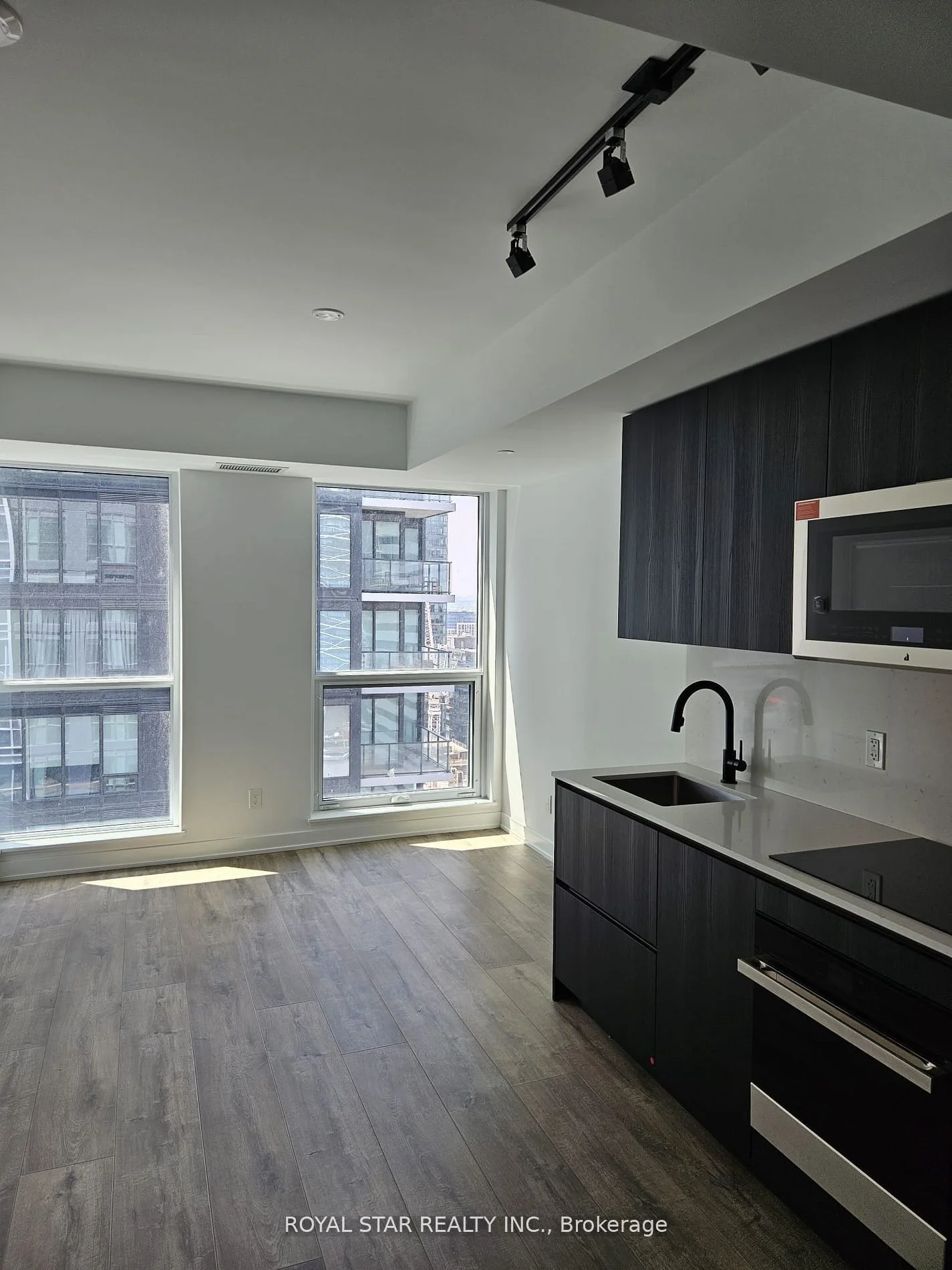 327 King Street W 2205, Toronto C01, On M5v 1j5