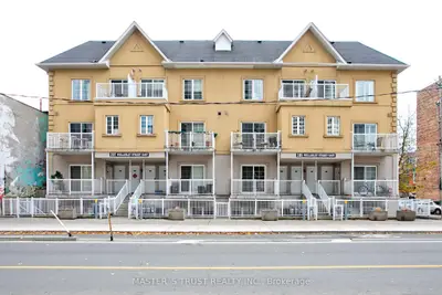 Condo Townhouse in Toronto