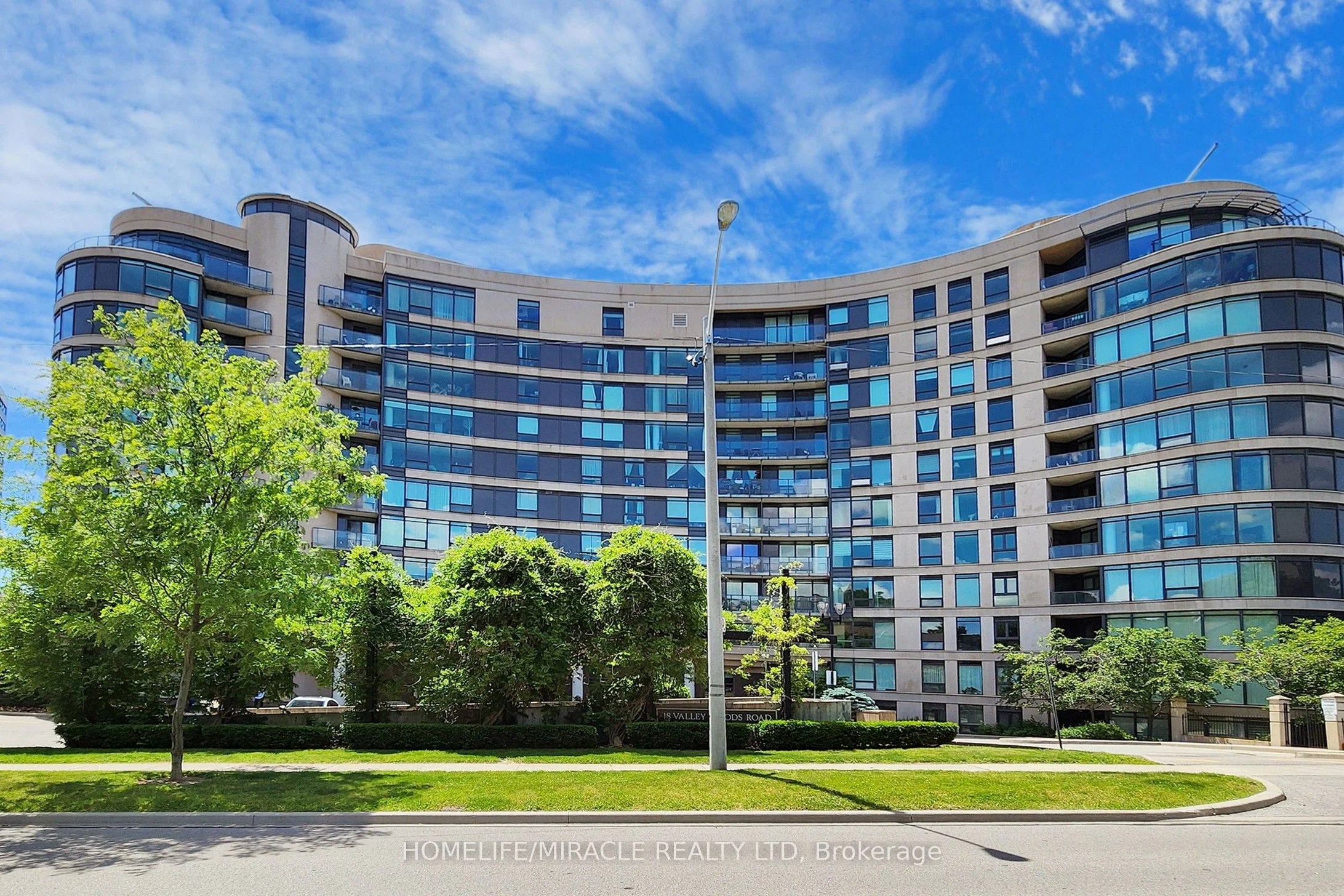 18 Valley Woods Road Ph311, Toronto C13, On M3a 0a1