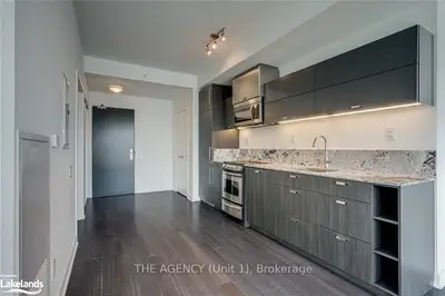 290 Adelaide Street W 3906, Toronto C01, ON M5V 1P6