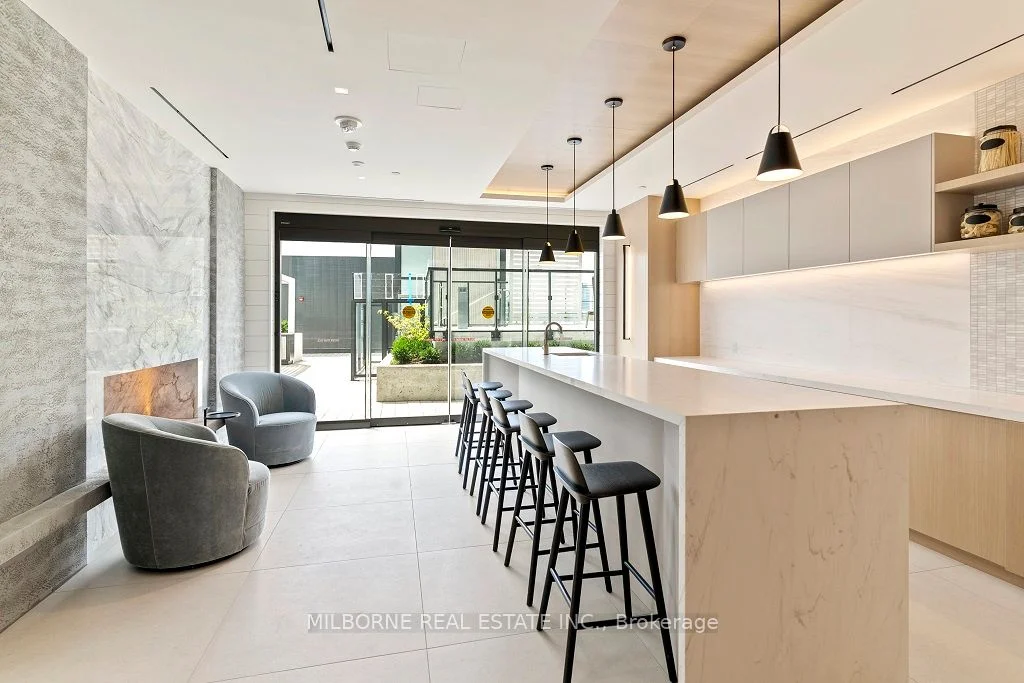 5 Defries Street 1813, Toronto C08, ON M5A 0W7