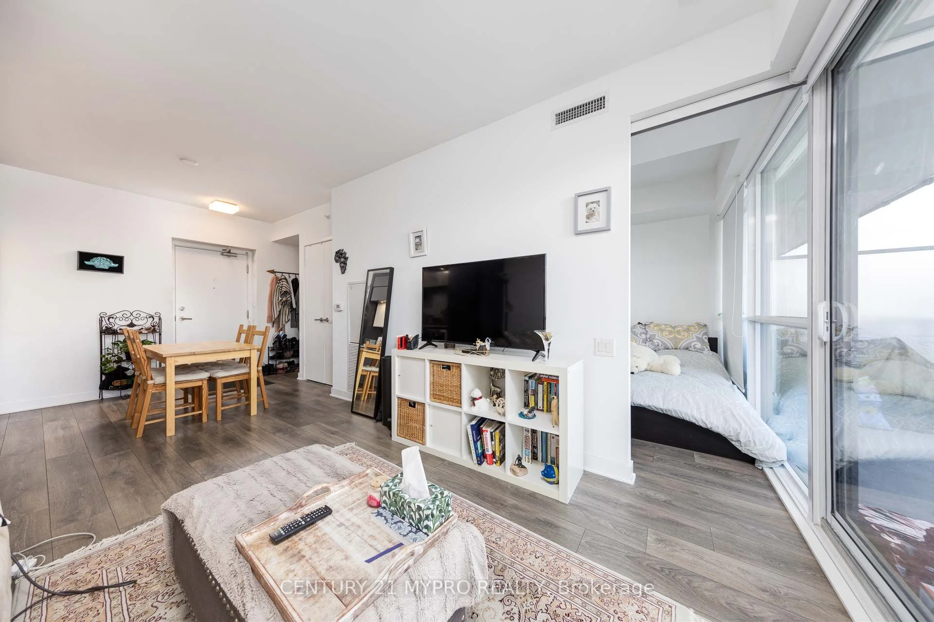 15 Grenville Street 4906, Toronto C01, ON M4Y 0B9