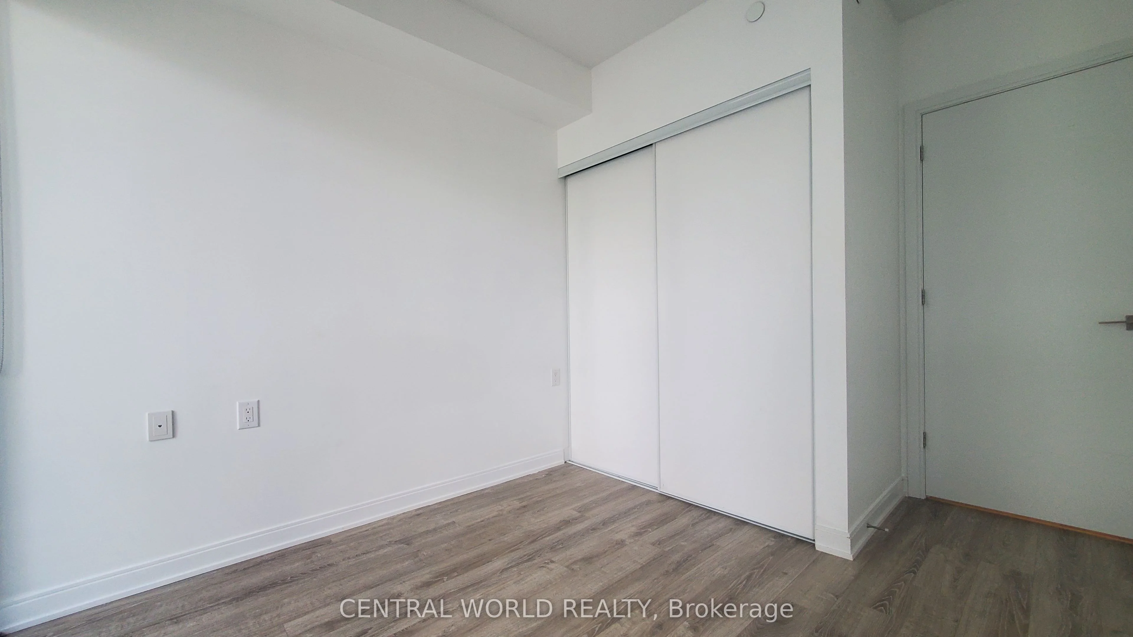 50 Charles Street E 2705, Toronto C08, ON M4Y 0C3