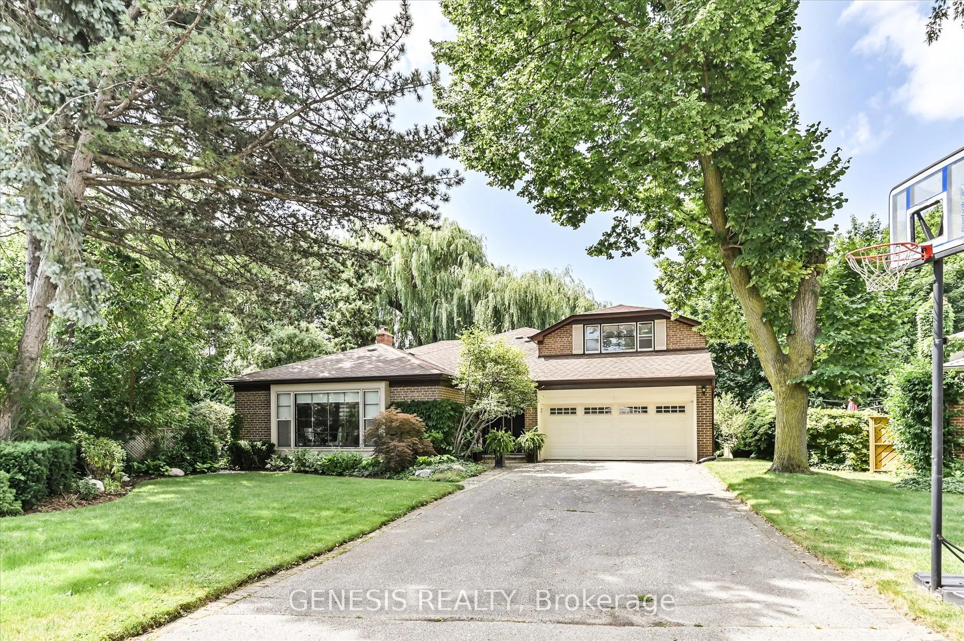 3 Troon Court, Toronto C12, On M2p 1n4
