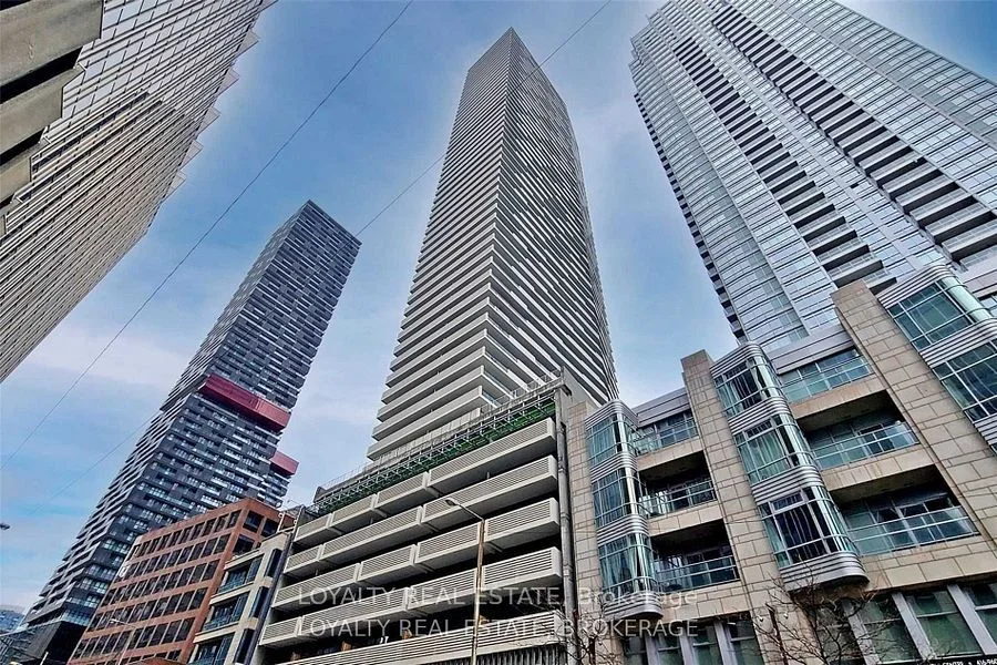2221 Yonge Street 2104, Toronto C10, On M4s 0b8