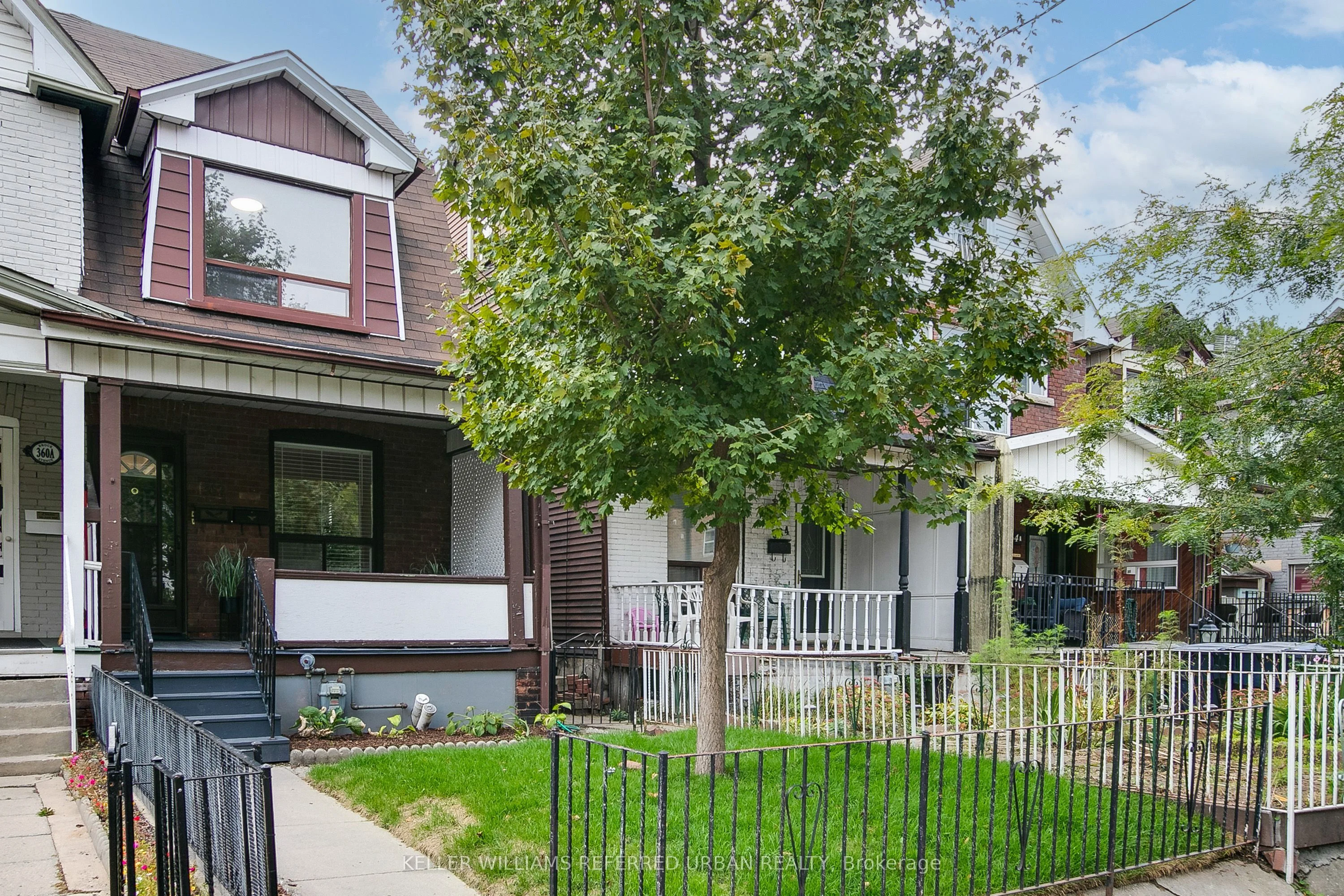 Att/Row/Townhouse in Toronto