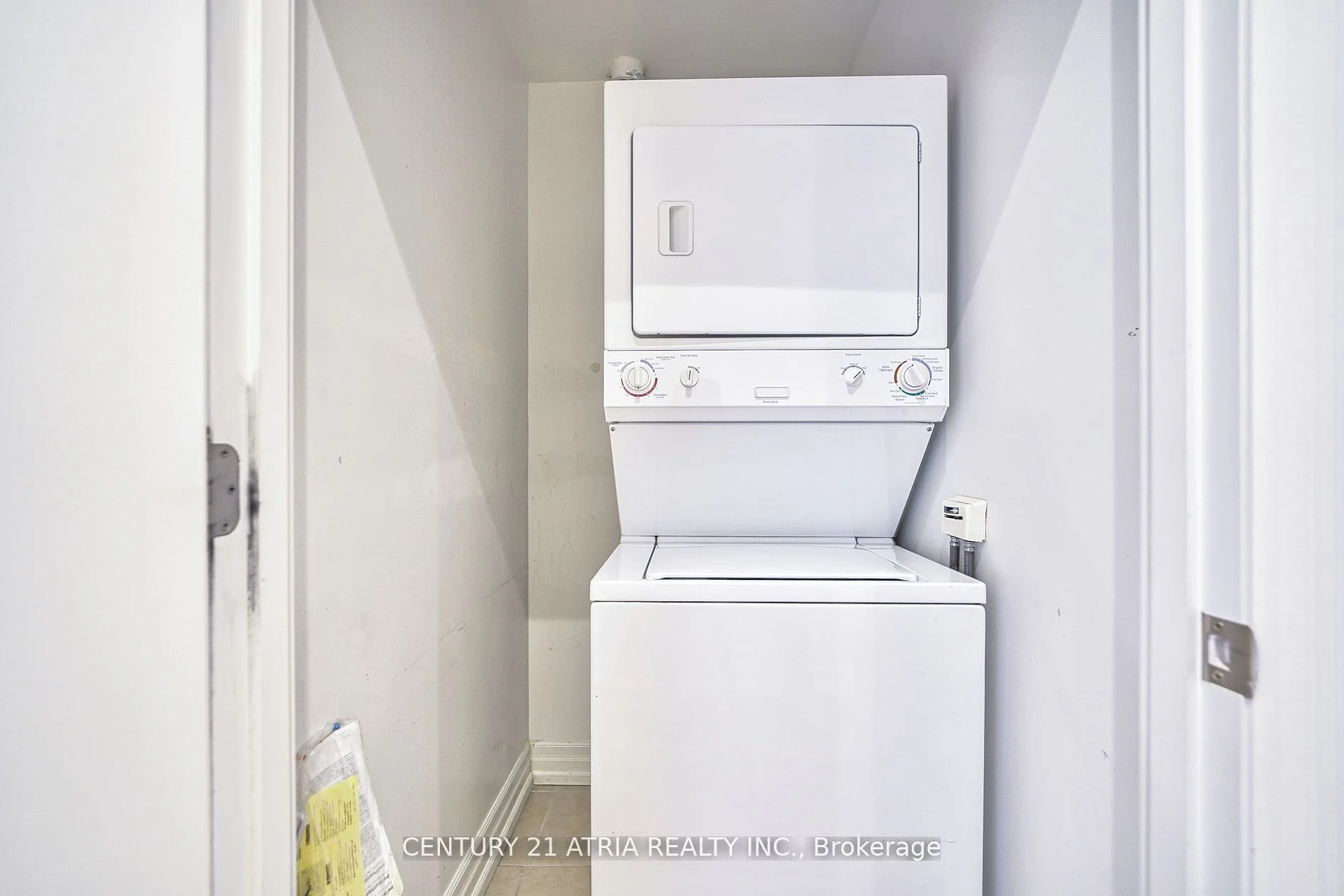 20 Burkebrook Place 320, Toronto C12, ON M4G 0A1