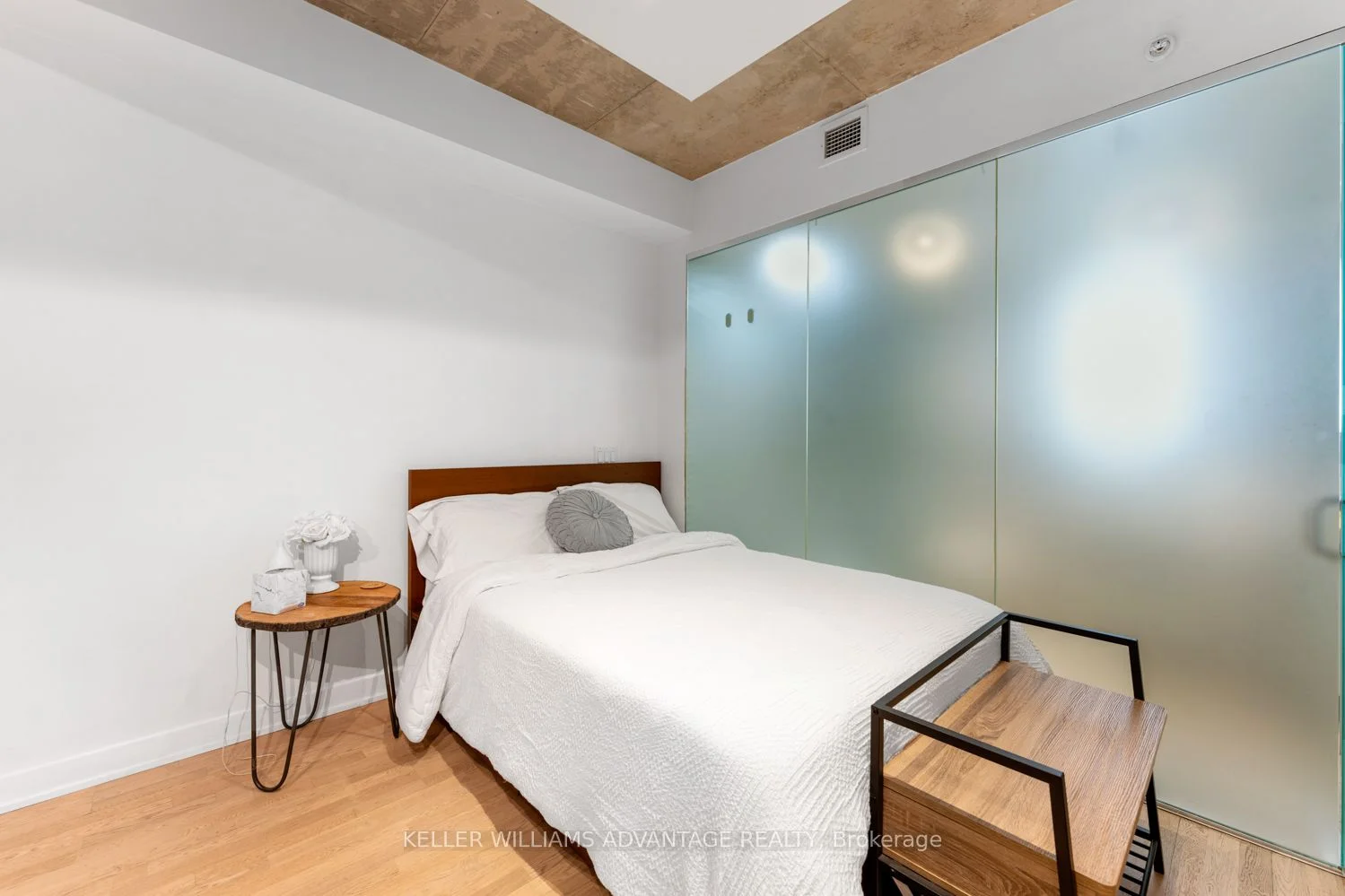 38 Stewart Street 209, Toronto C01, ON M5V 1H6
