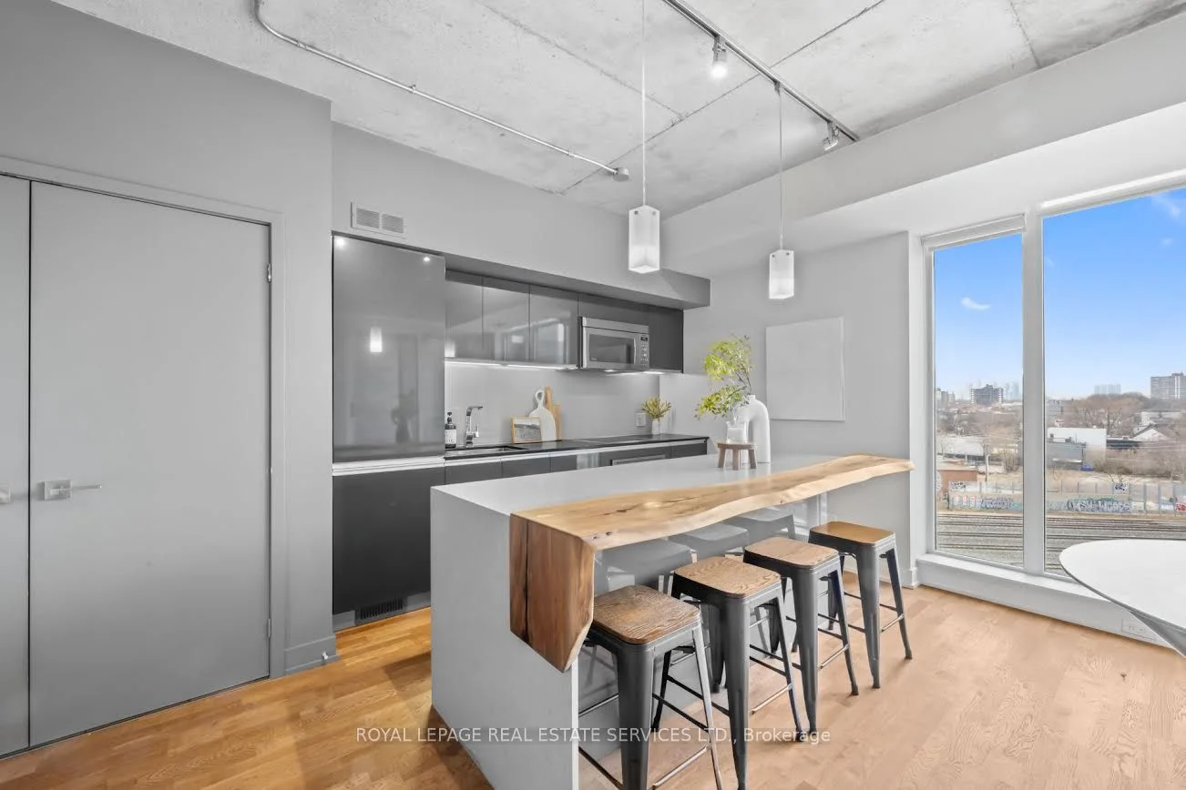 Condo Apartment in Toronto