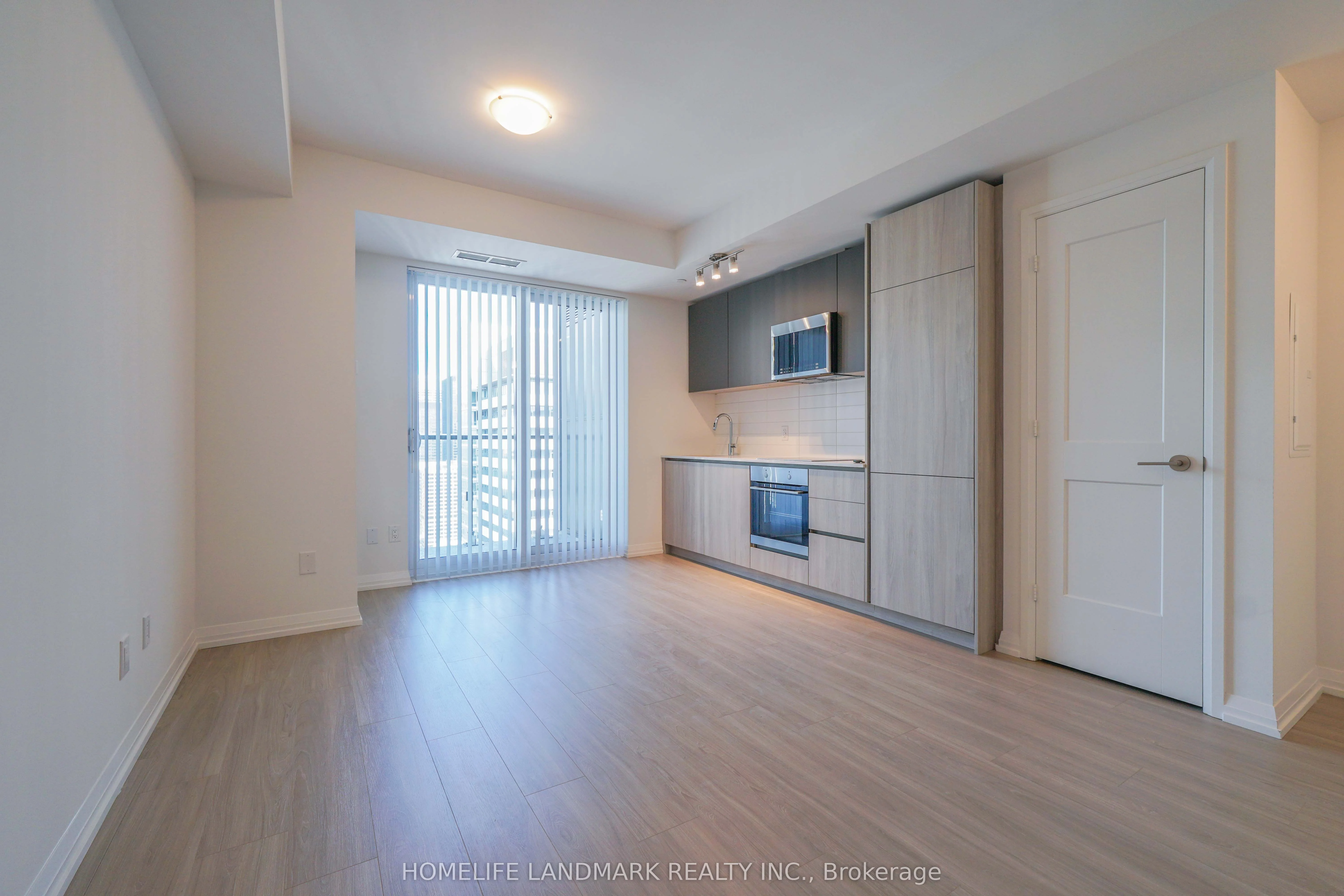 8 Widmer Street 4808, Toronto C01, On M5v 0w6