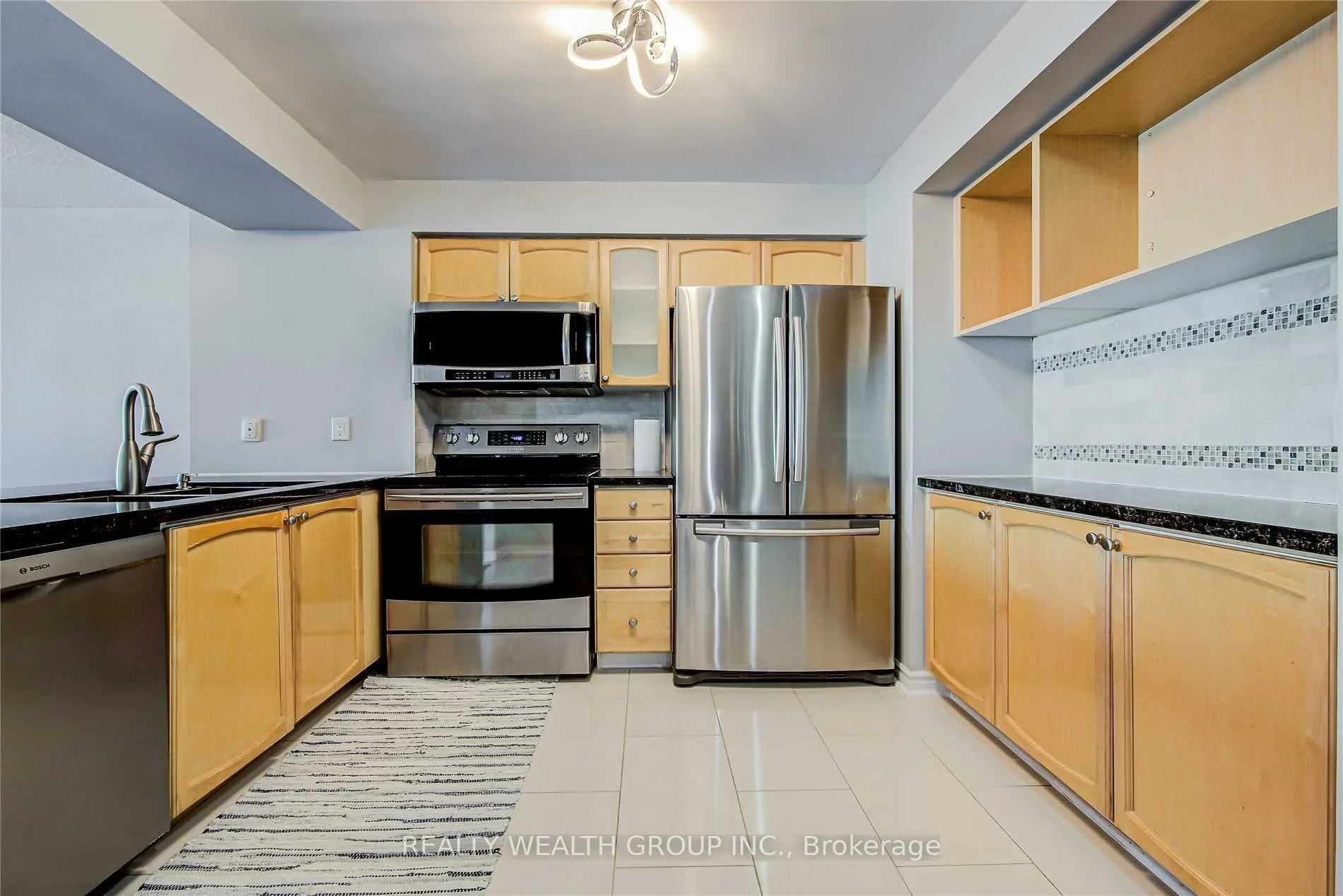 #606 410 Queens Quay, Toronto C01, On, M5v 3t1