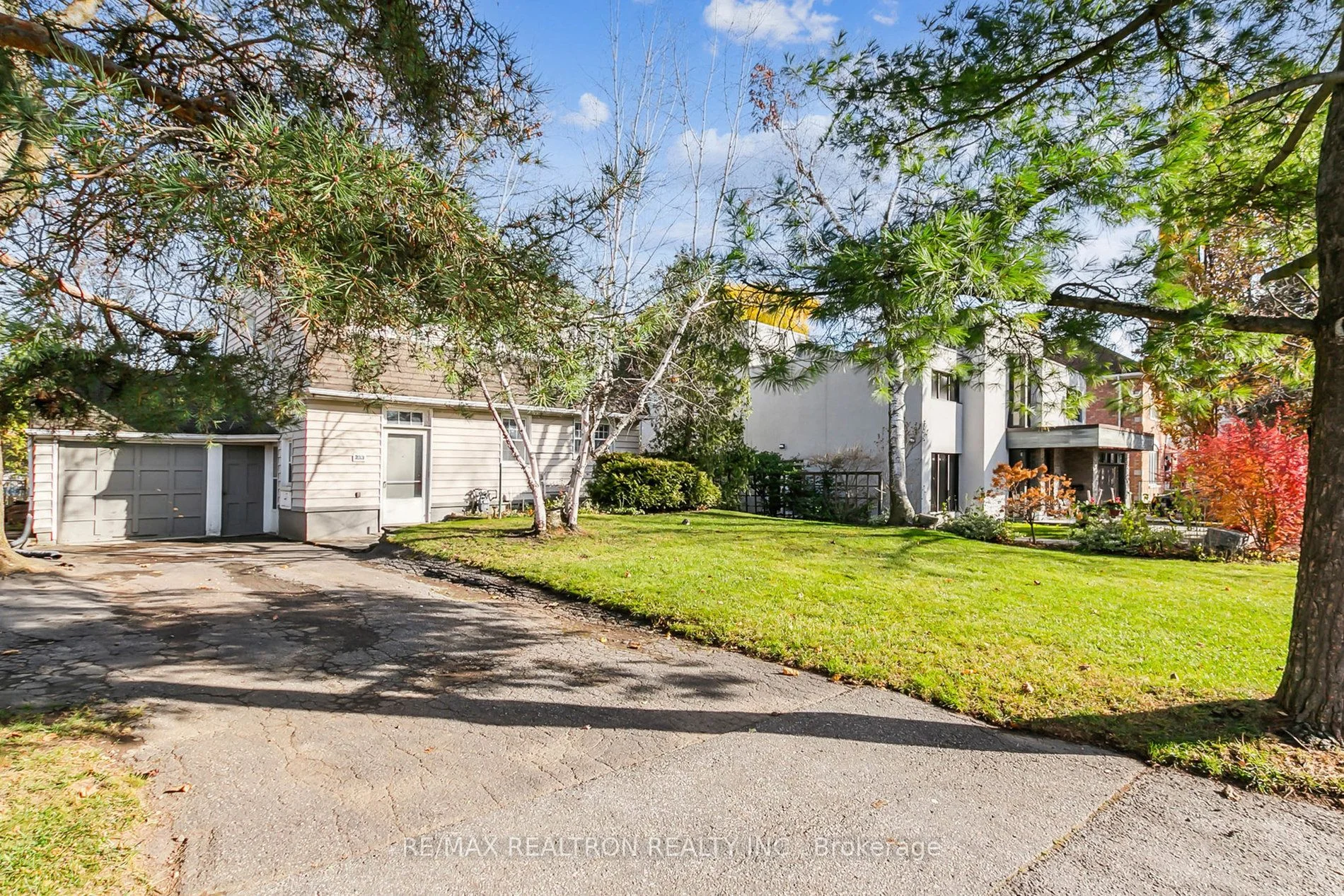 233 Lord Seaton Road, Toronto C12, ON M2P 1L2