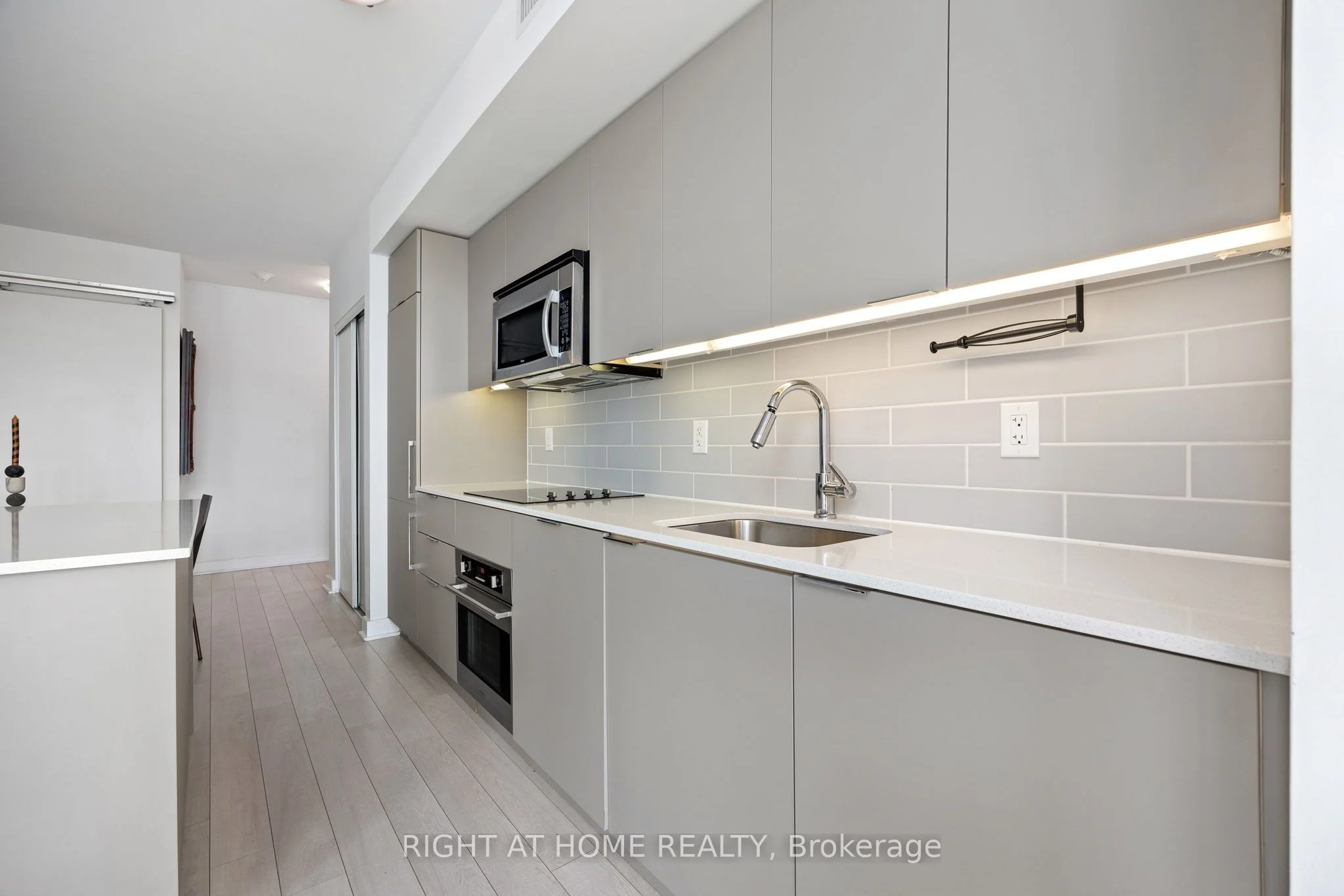 5 Hanna Avenue 426, Toronto C01, ON M6K 0B3