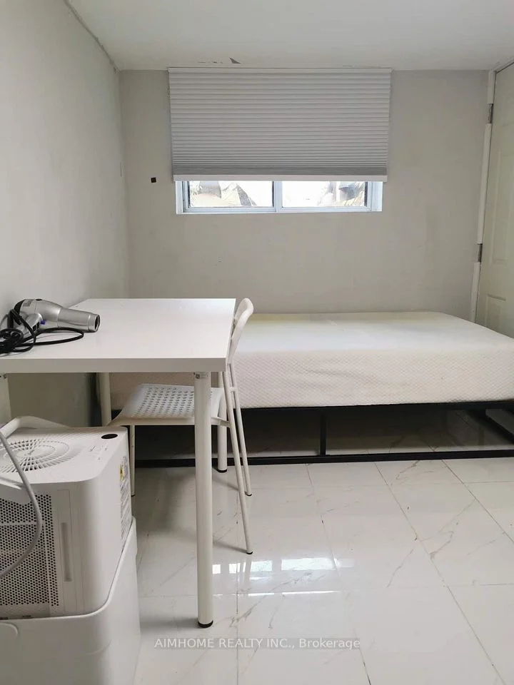 253 Palmerston Avenue Bst Rm, Toronto C01, ON M6J 2J3