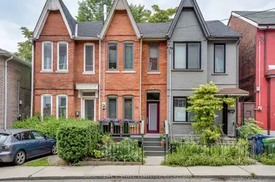 Att/Row/Townhouse in Toronto