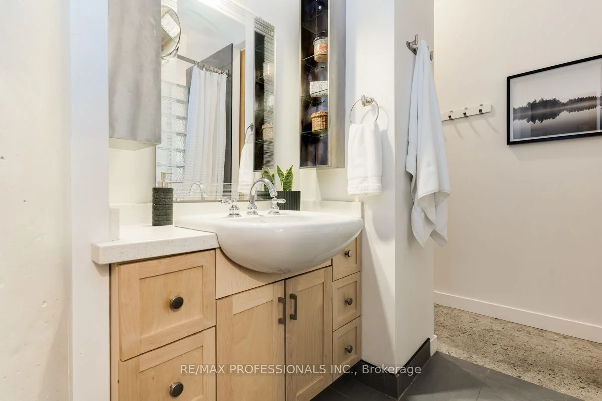 155 Dalhousie Street 829, Toronto C08, ON M5B 2P7