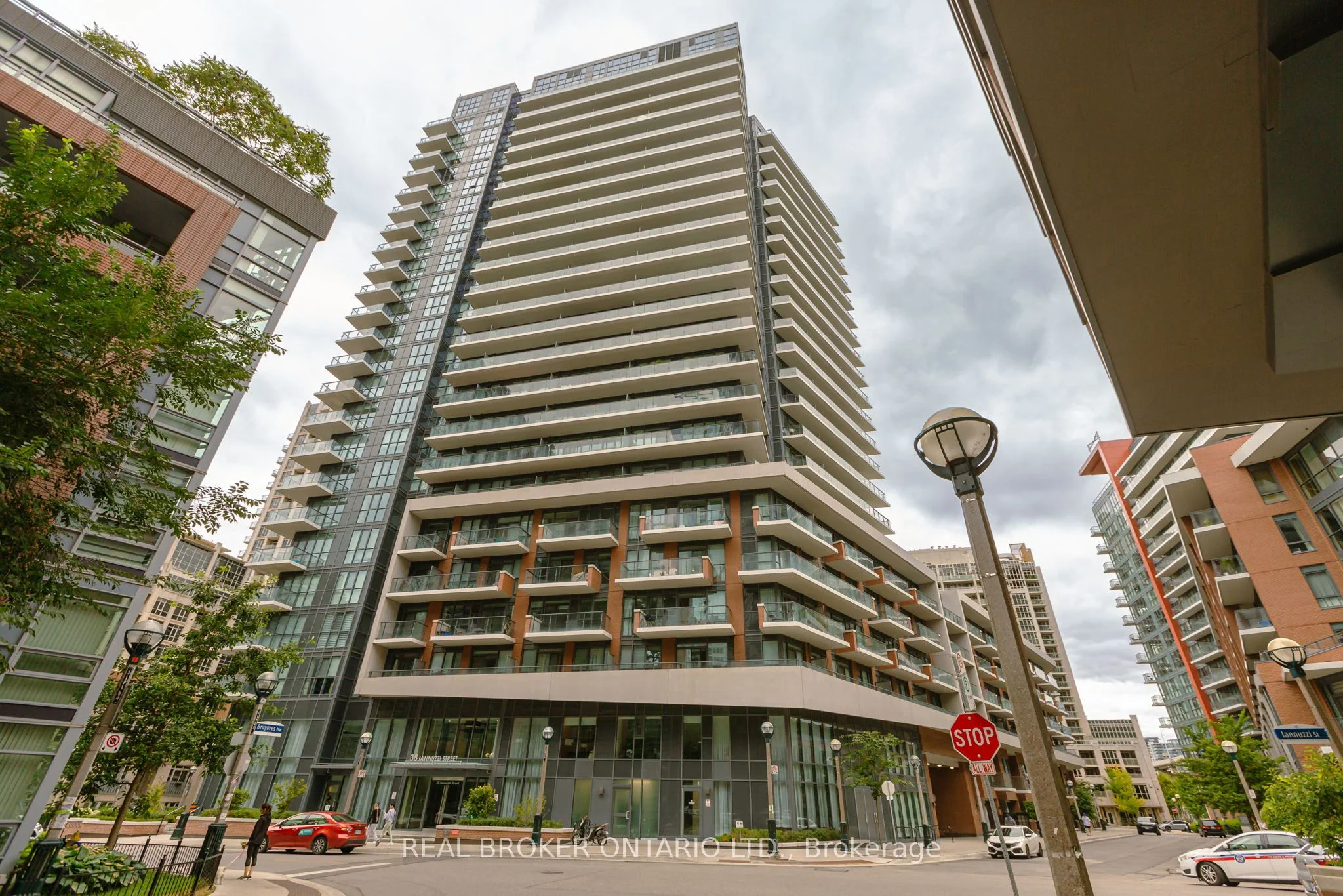 38 Iannuzzi Street 1513, Toronto C01, On M5v 0s2