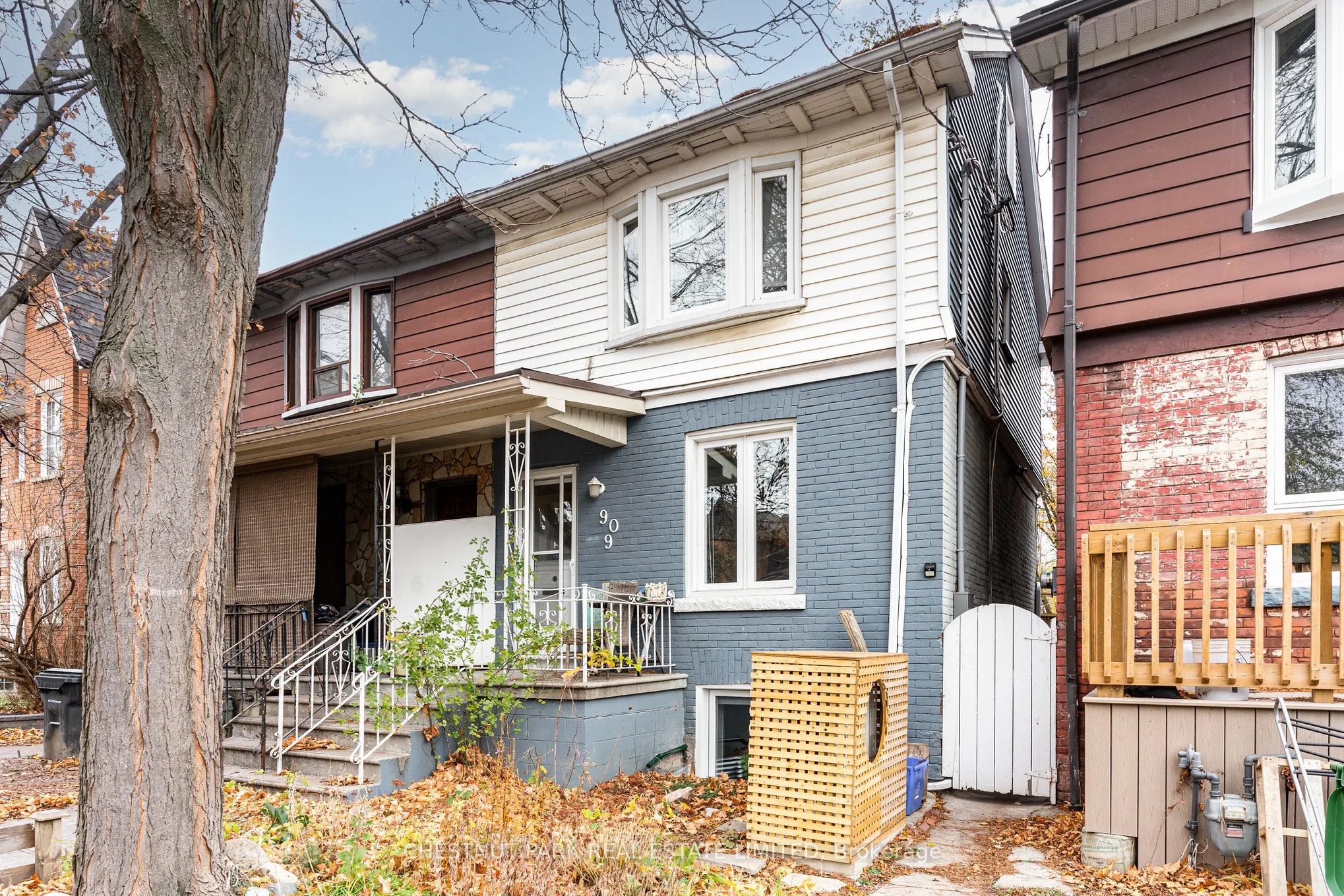 909 Manning Avenue 2, Toronto C02, On M6g 2x5
