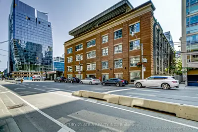 Condo Apartment in Toronto
