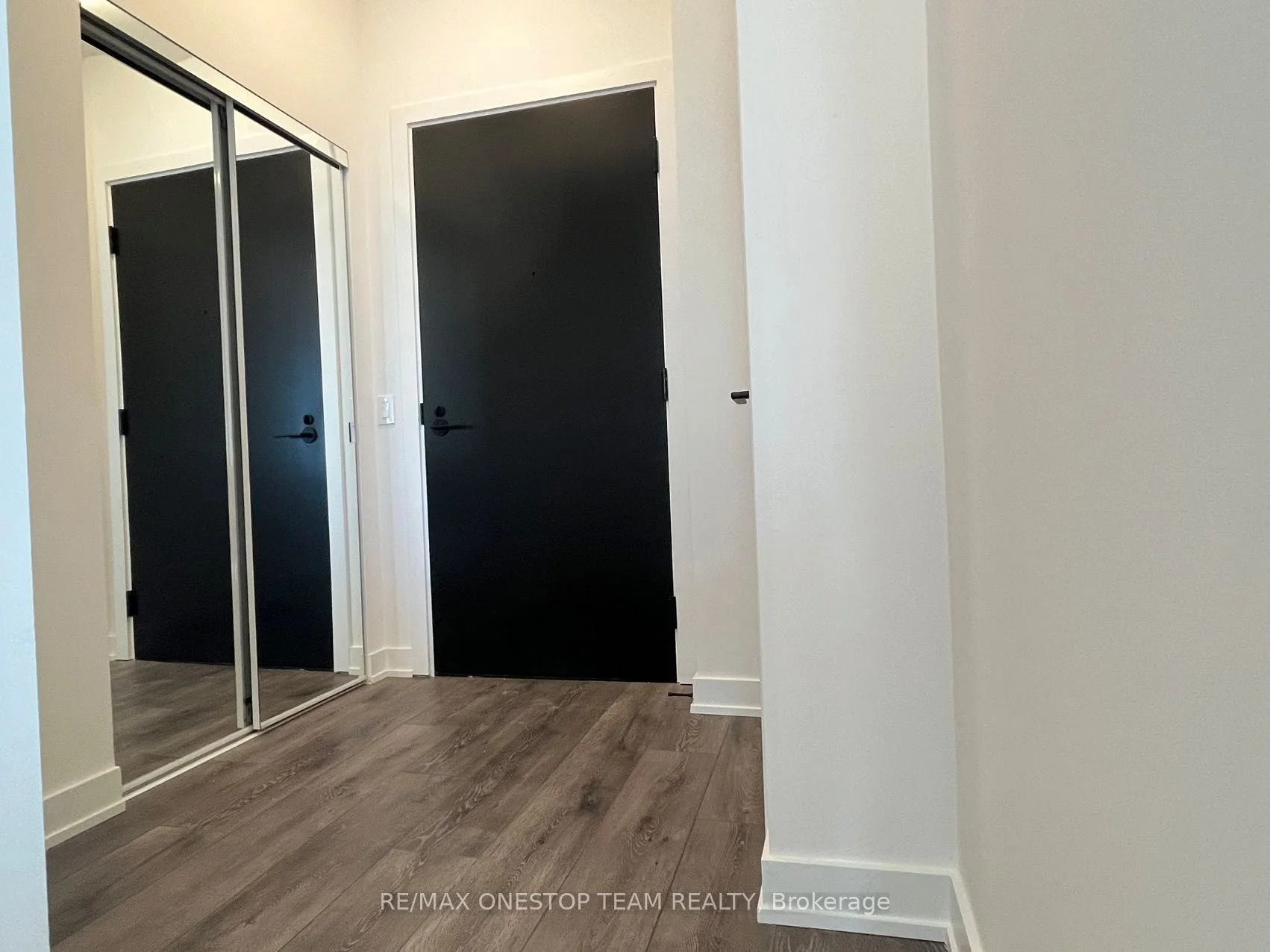 127 Broadway Avenue 2401, Toronto C10, On M4p 1v4