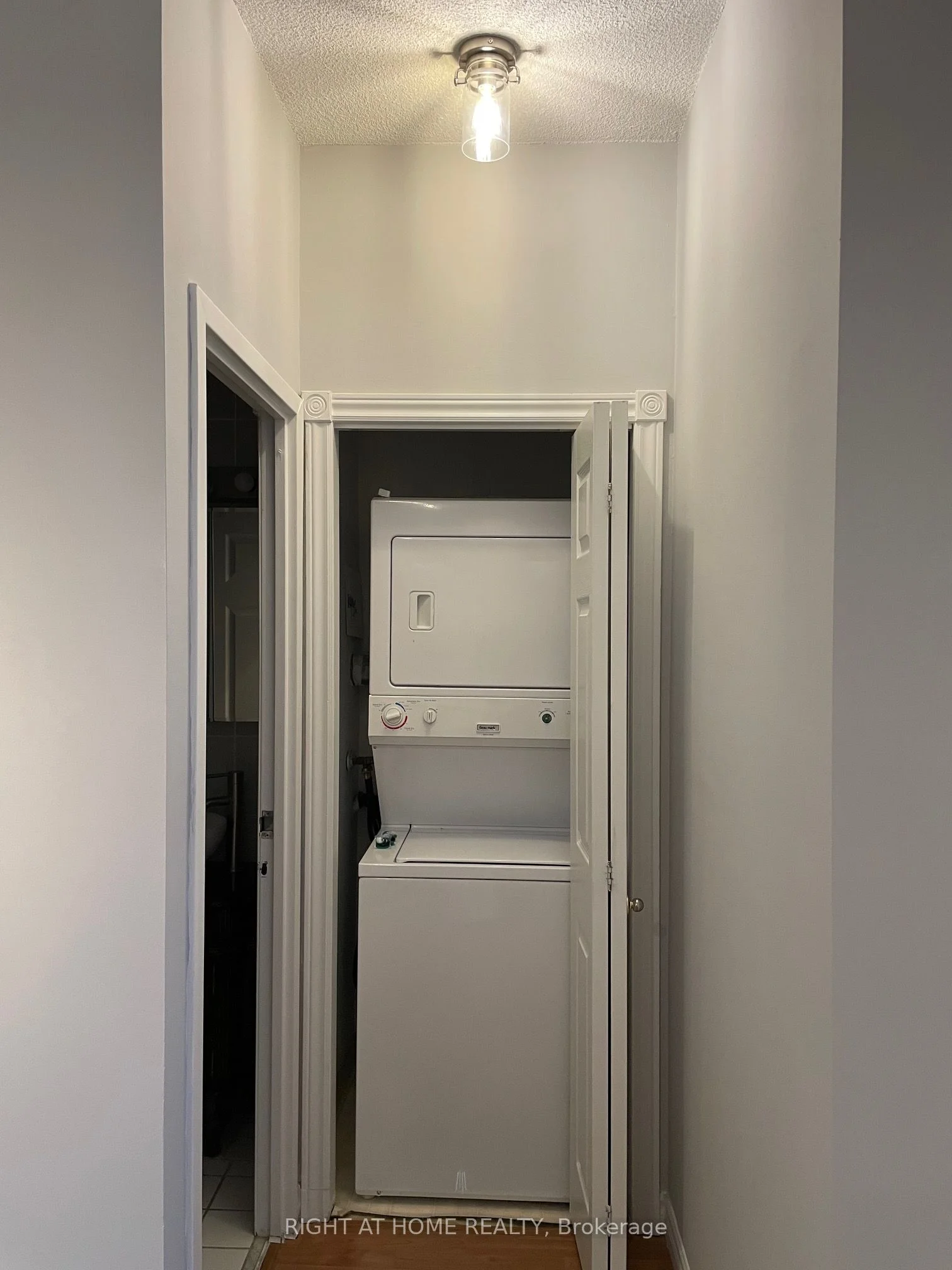 25 GRENVILLE Street LPH1, Toronto C01, ON M4Y 2X5