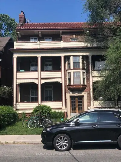 Duplex in Toronto