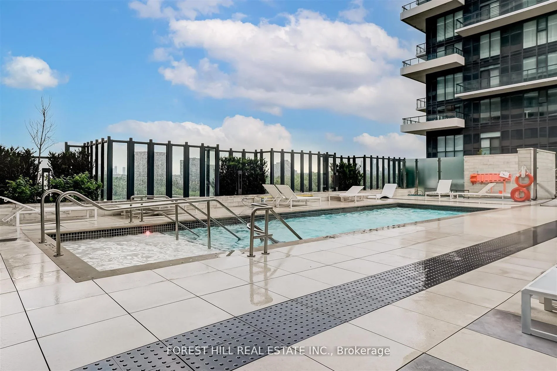 30 Inn on the Park Drive 408, Toronto C13, ON M3C 0P7