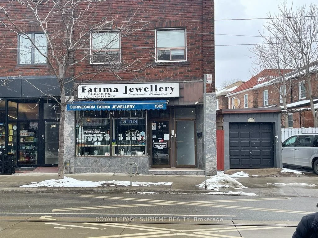 1322 Dundas Street W 2, Toronto C01, On M6j 1y1