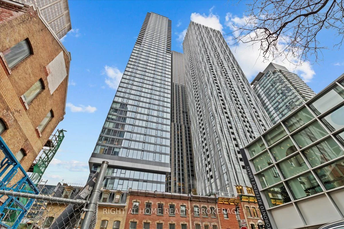 8 Cumberland Street 4205, Toronto C02, On M4w 0b6