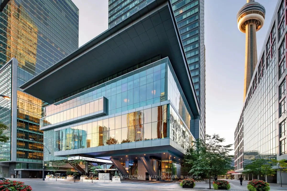 183 Wellington Street W 3802, Toronto C01, On M5v 0a1