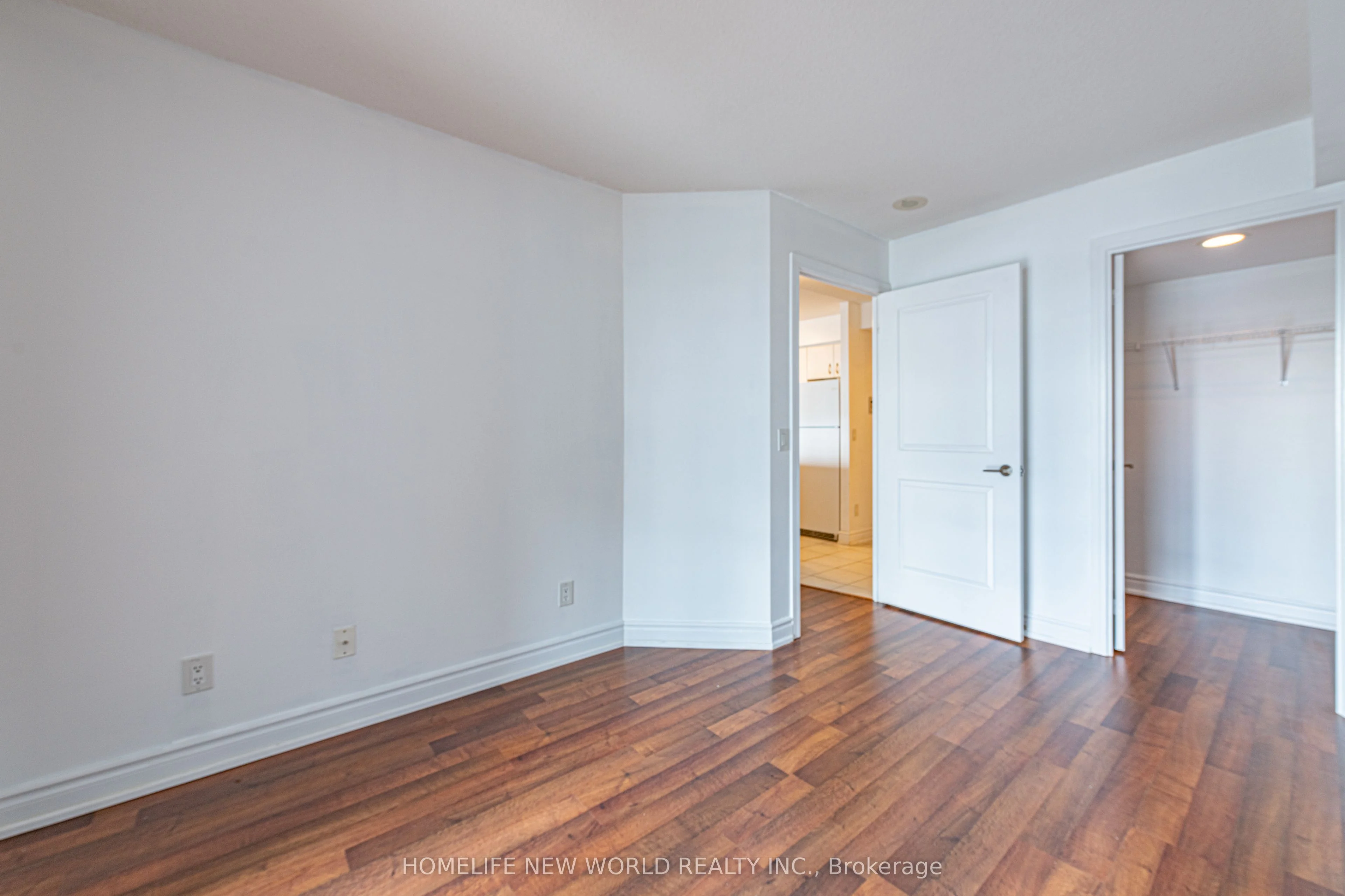 31 Bales Avenue 2103, Toronto C14, ON M2N 7L6