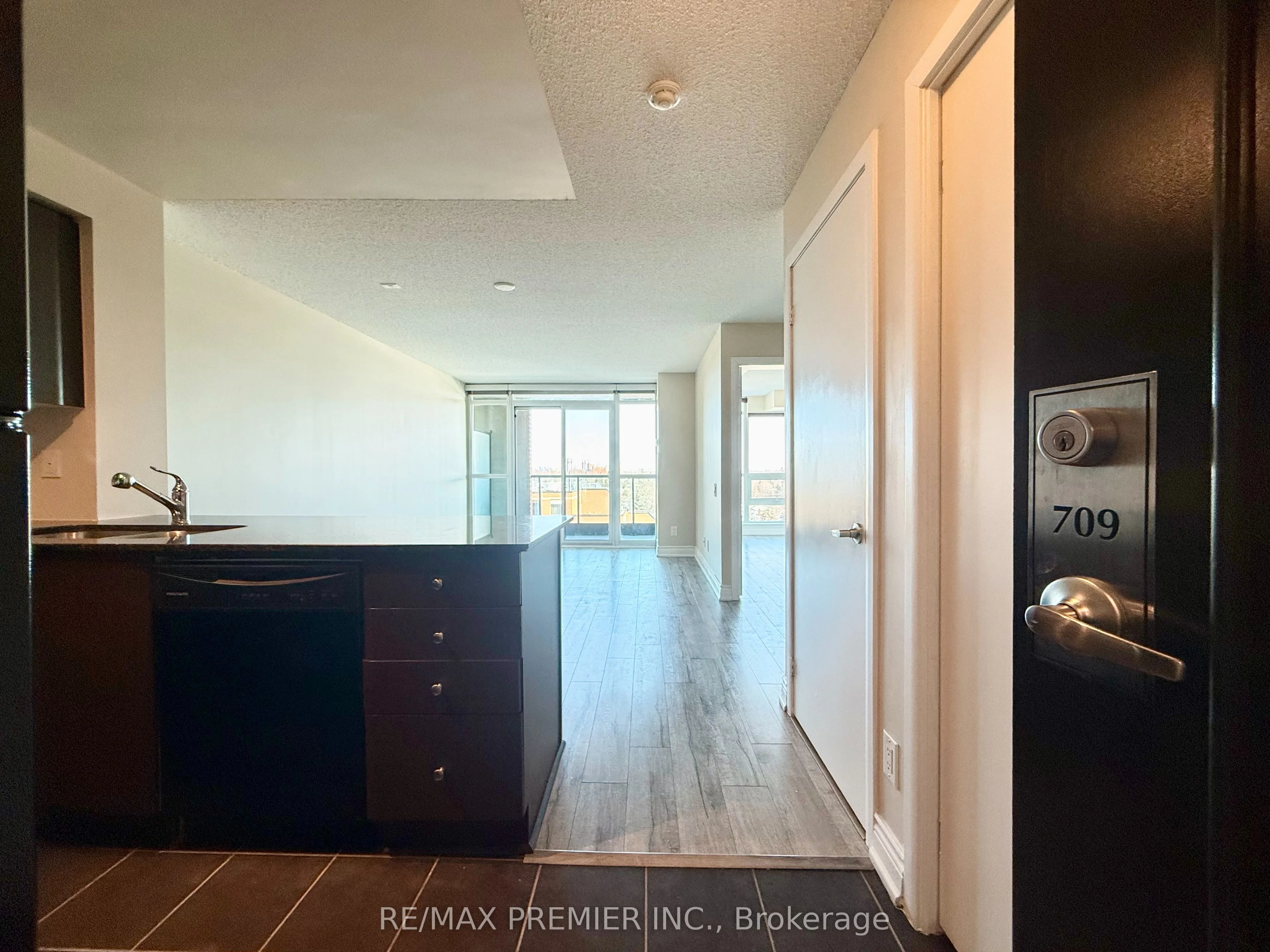 525 Wilson Avenue 709, Toronto C06, On M3h 0a7