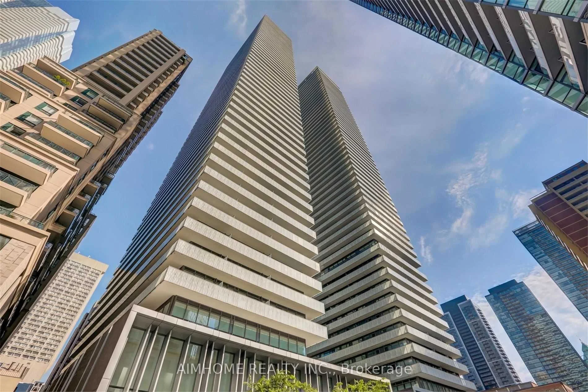 42 Charles Street E 3702, Toronto C08, On M4y 1t4
