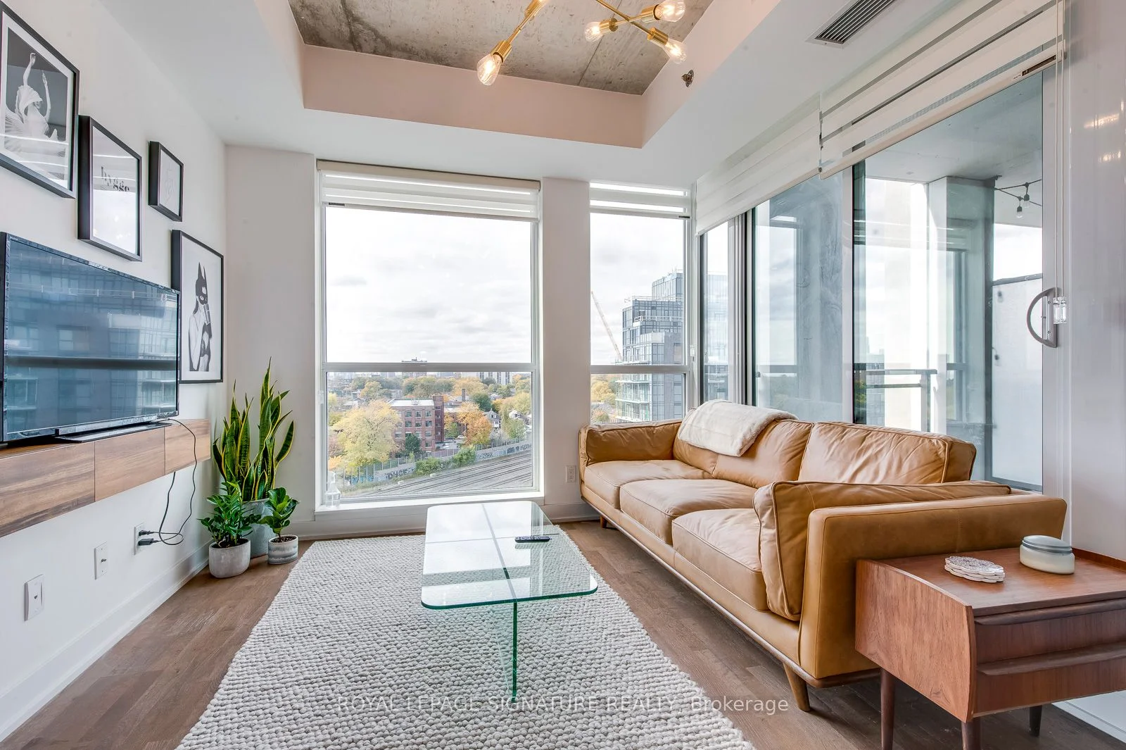20 Minowan Miikan Lane 1017, Toronto C01, ON M6J 0E5