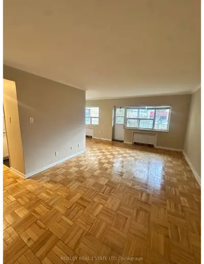 970 Eglinton Avenue E 210, Toronto C11, On M4g 2l8