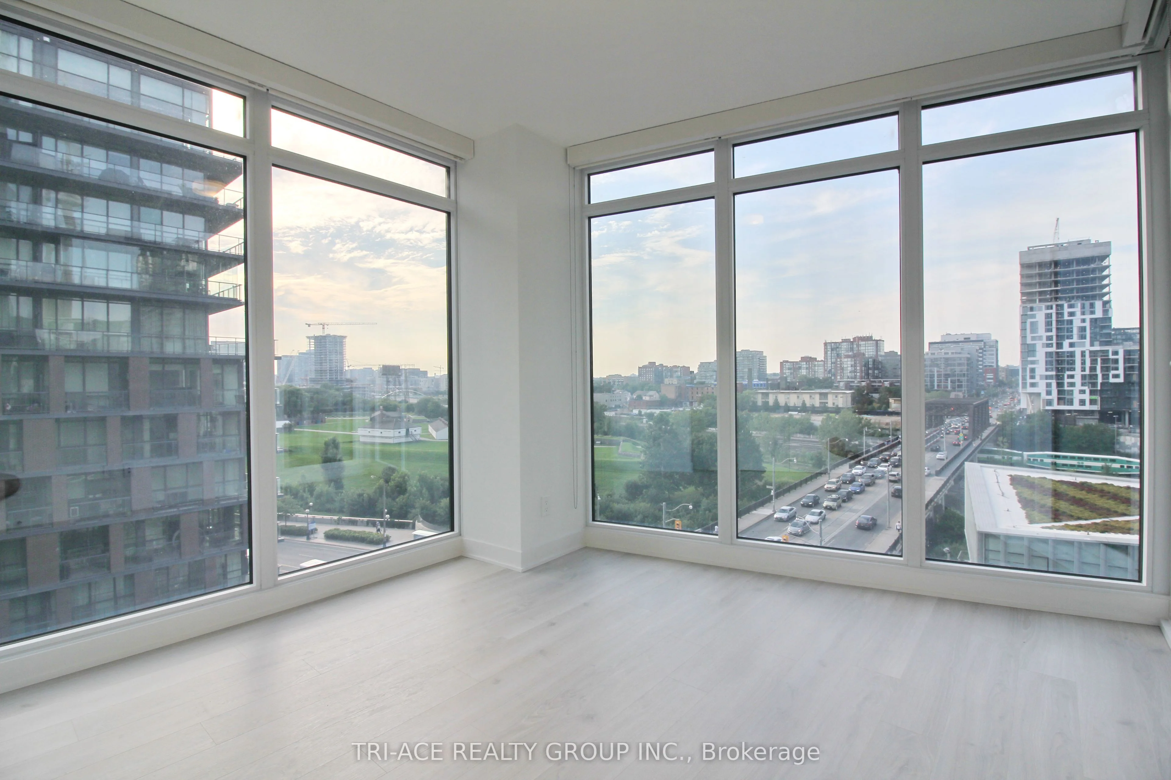 80 Queens Wharf Road 803, Toronto C01, ON M5V 0J3