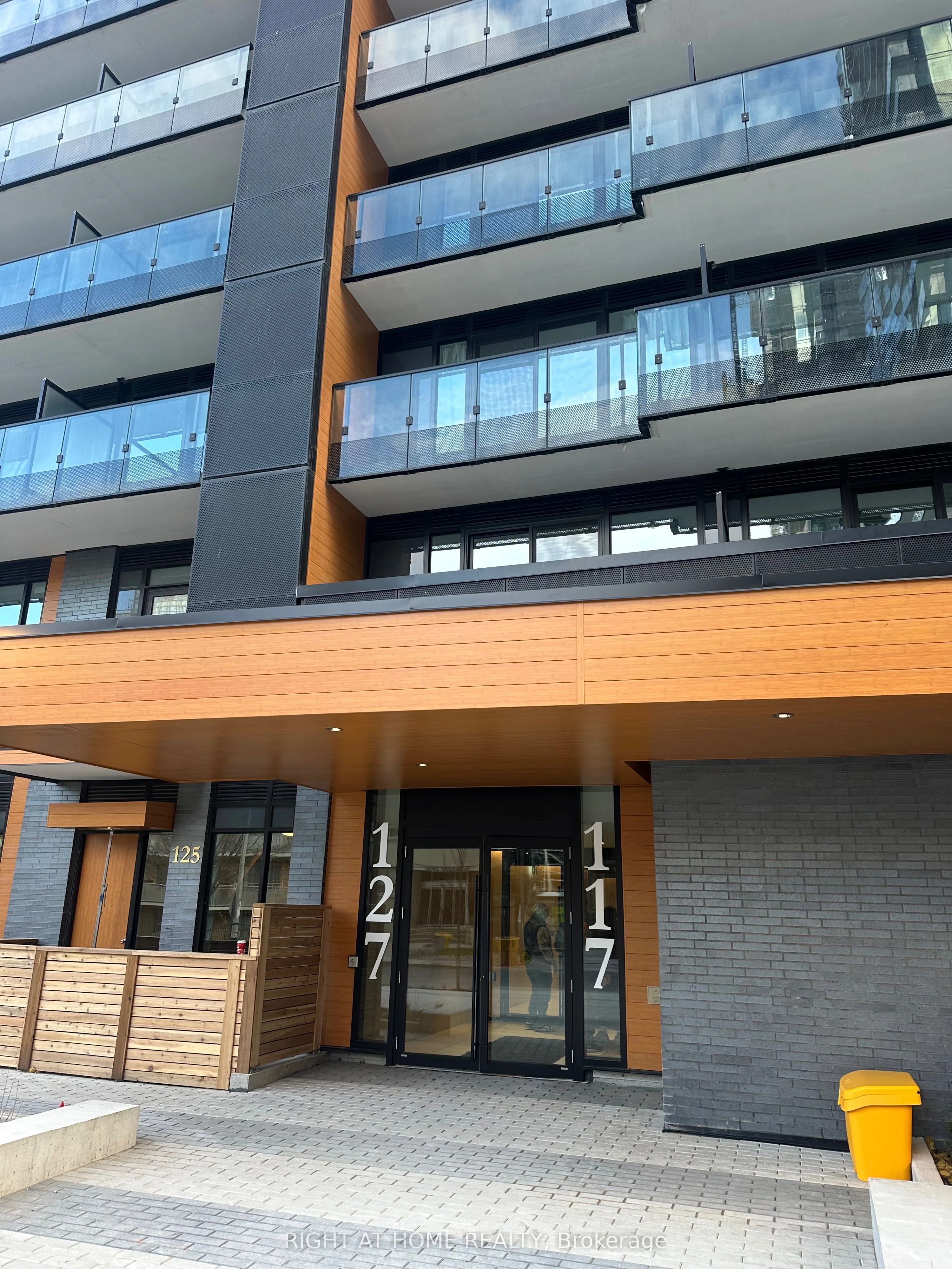 Condo Apartment in Toronto
