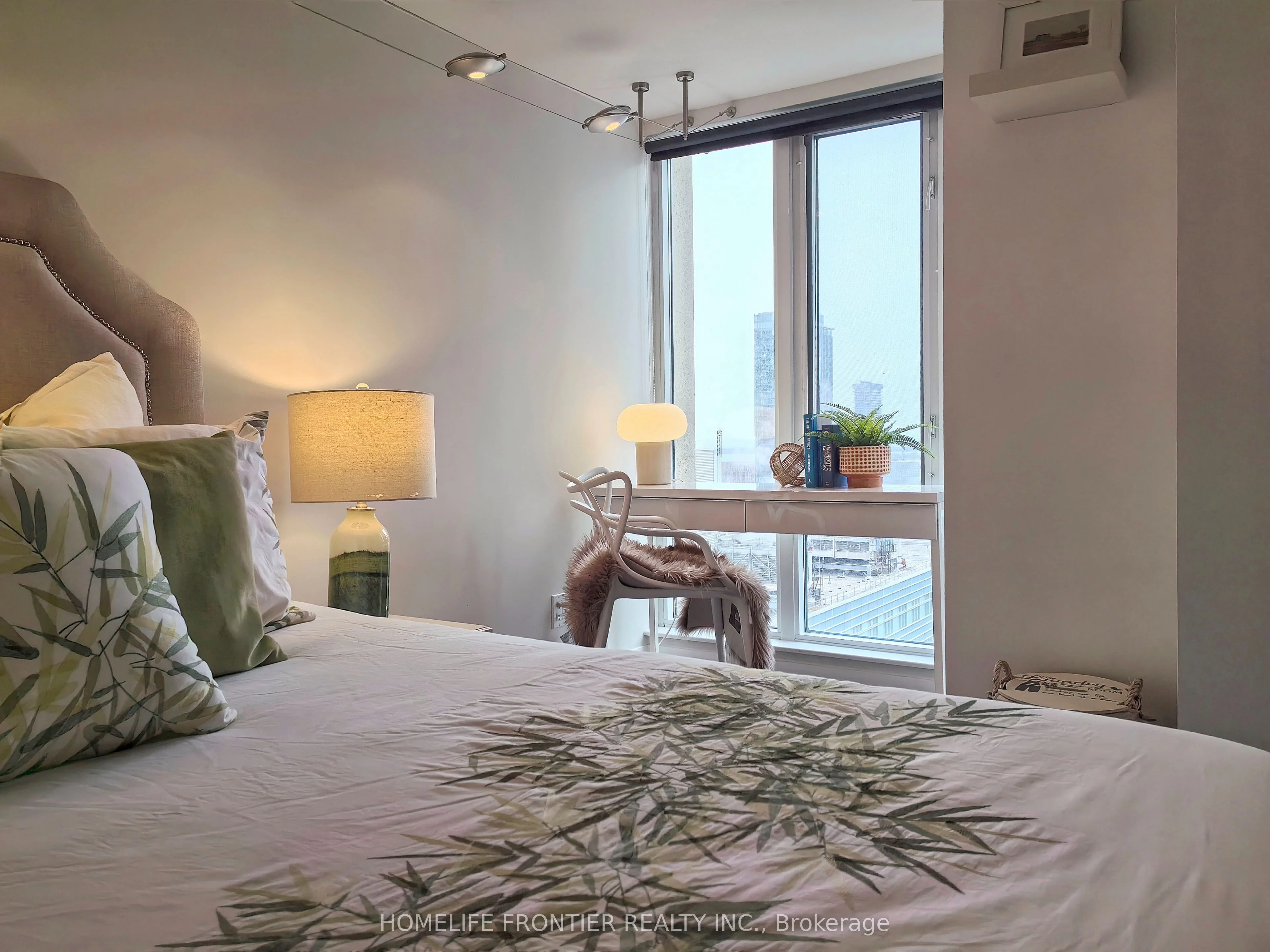 210 Victoria Street 3005, Toronto C08, On M5b 2r3