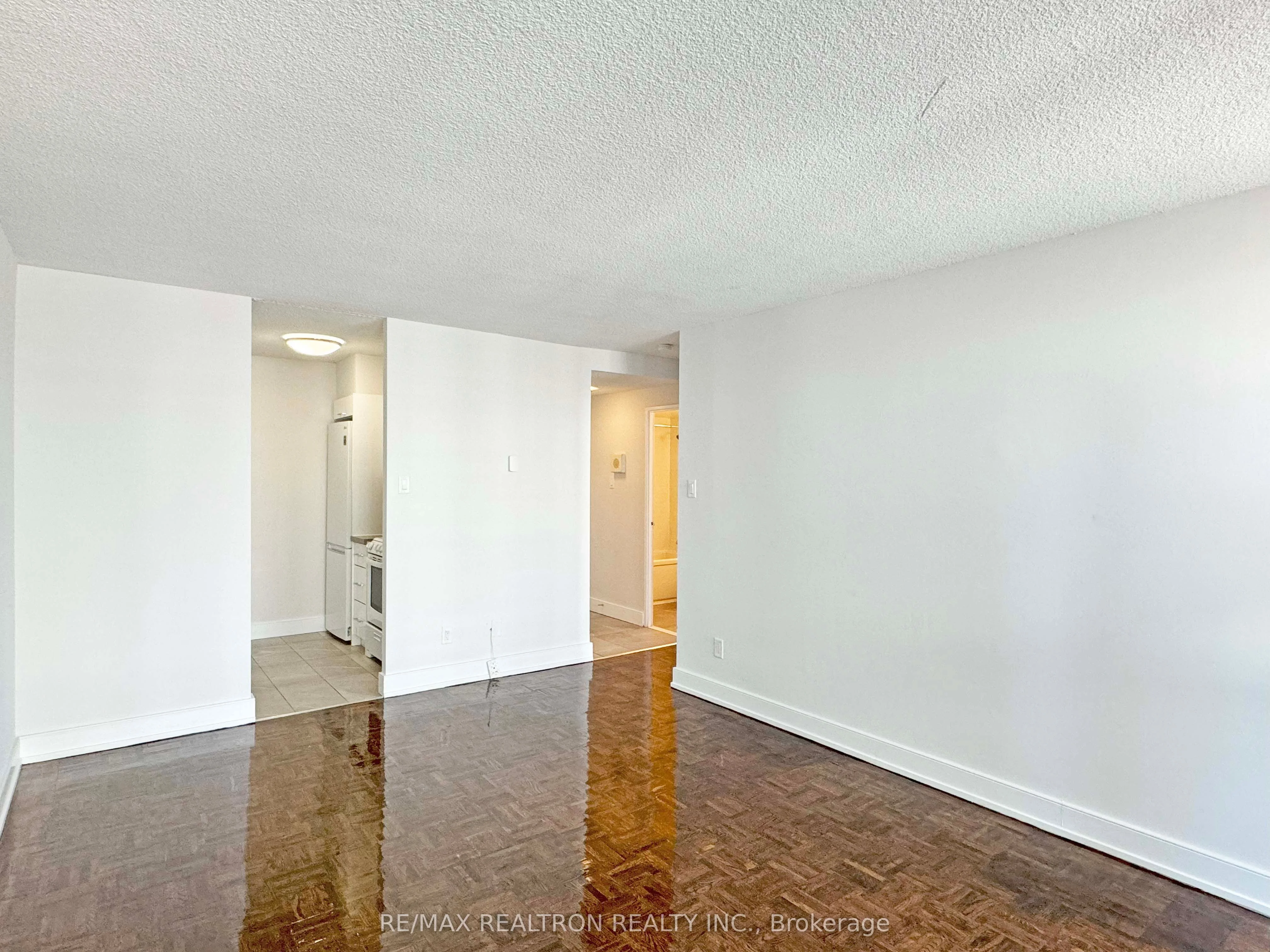 33 Isabella Street 1809, Toronto C08, On M4y 2p7