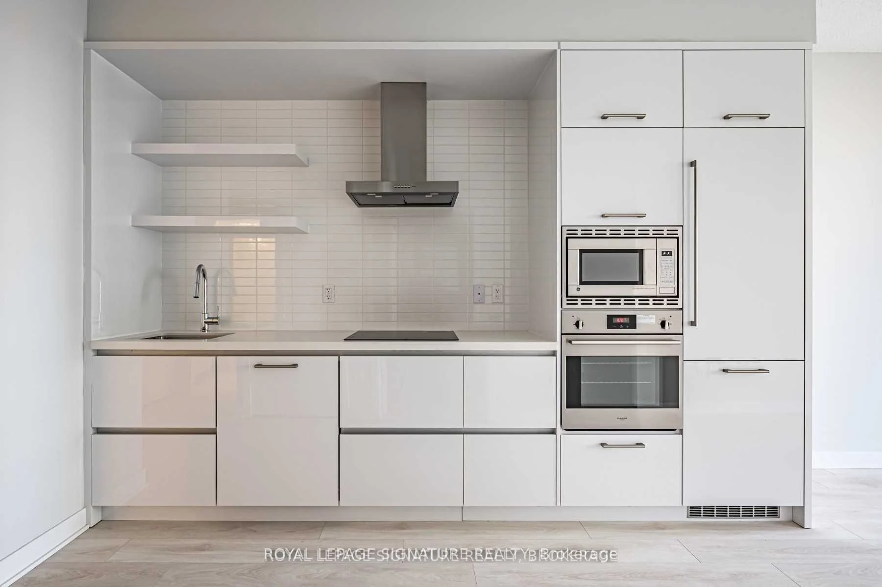 2221 Yonge Street 2710, Toronto C10, On M4s 2b4