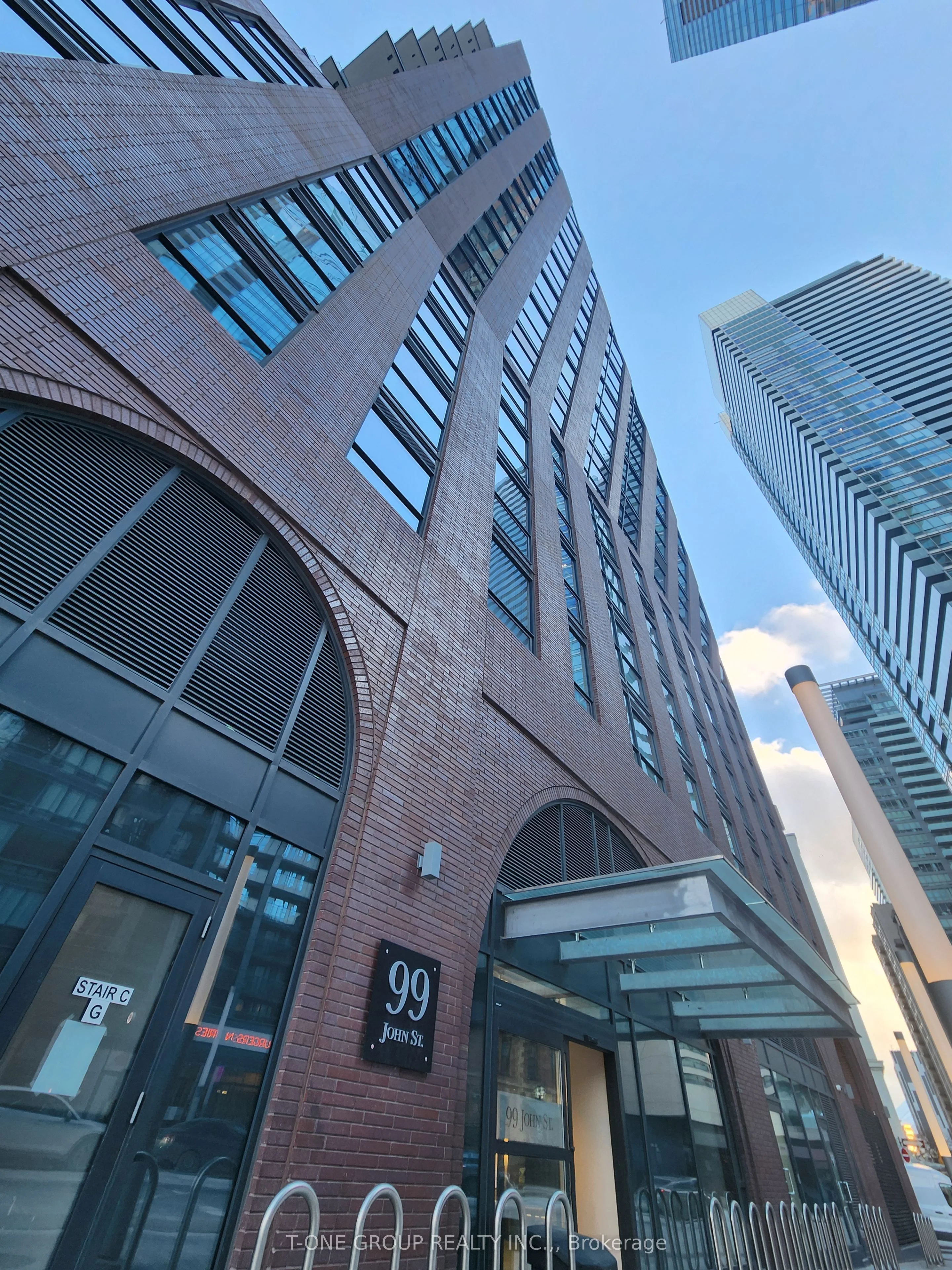 99 John Street 2805, Toronto C01, On M5v 0s6