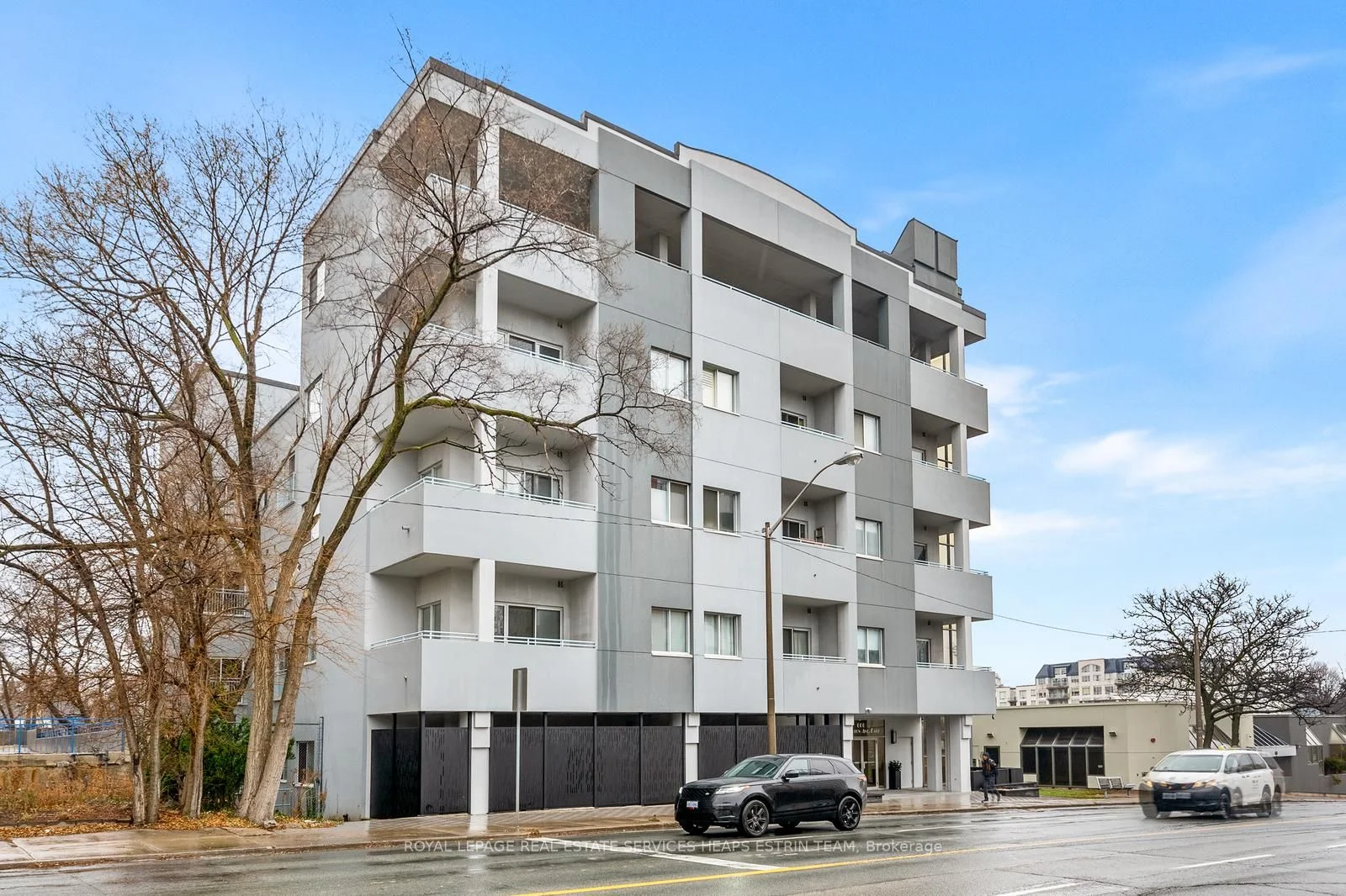 Condo Apartment in Toronto