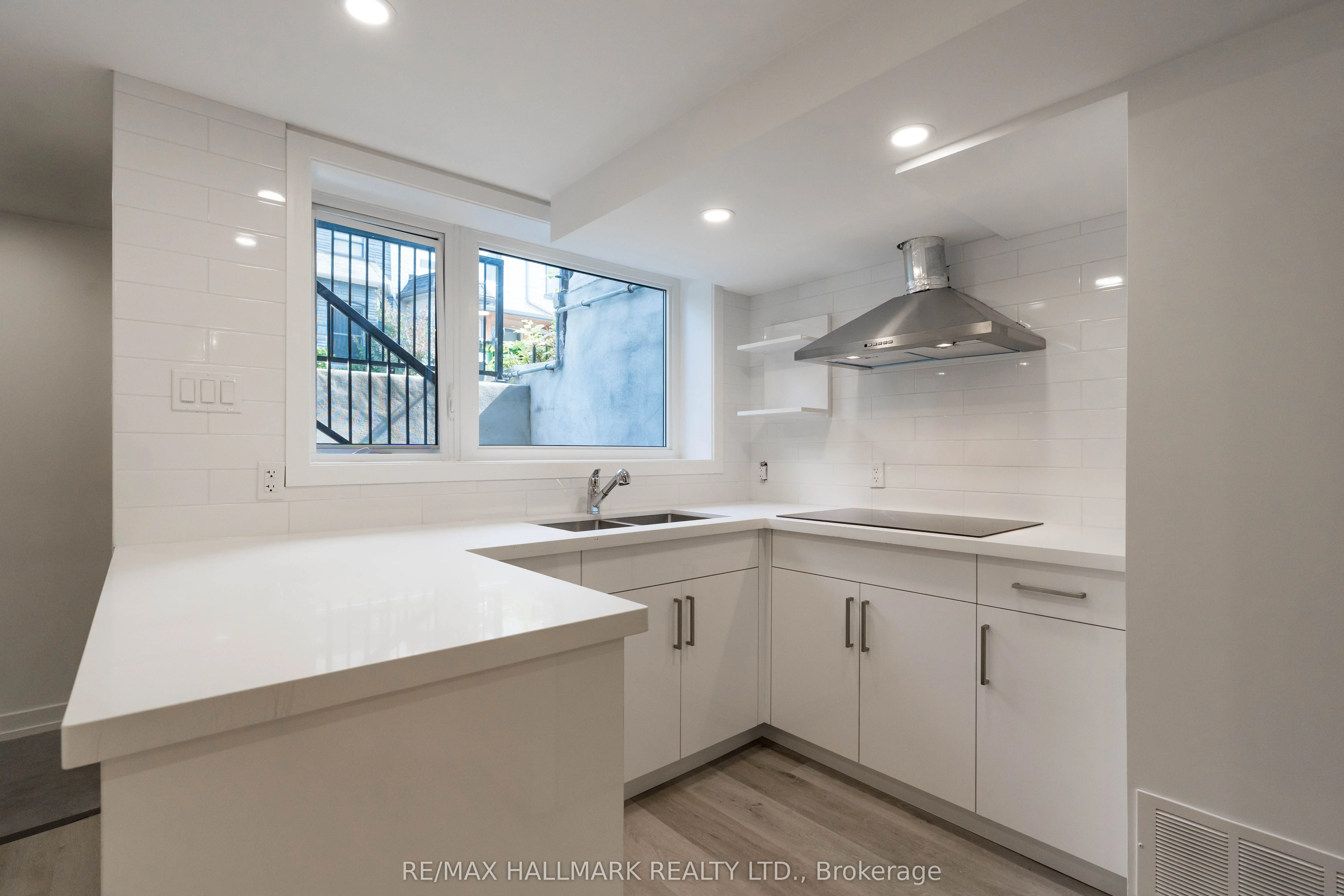 Att/Row/Townhouse in Toronto