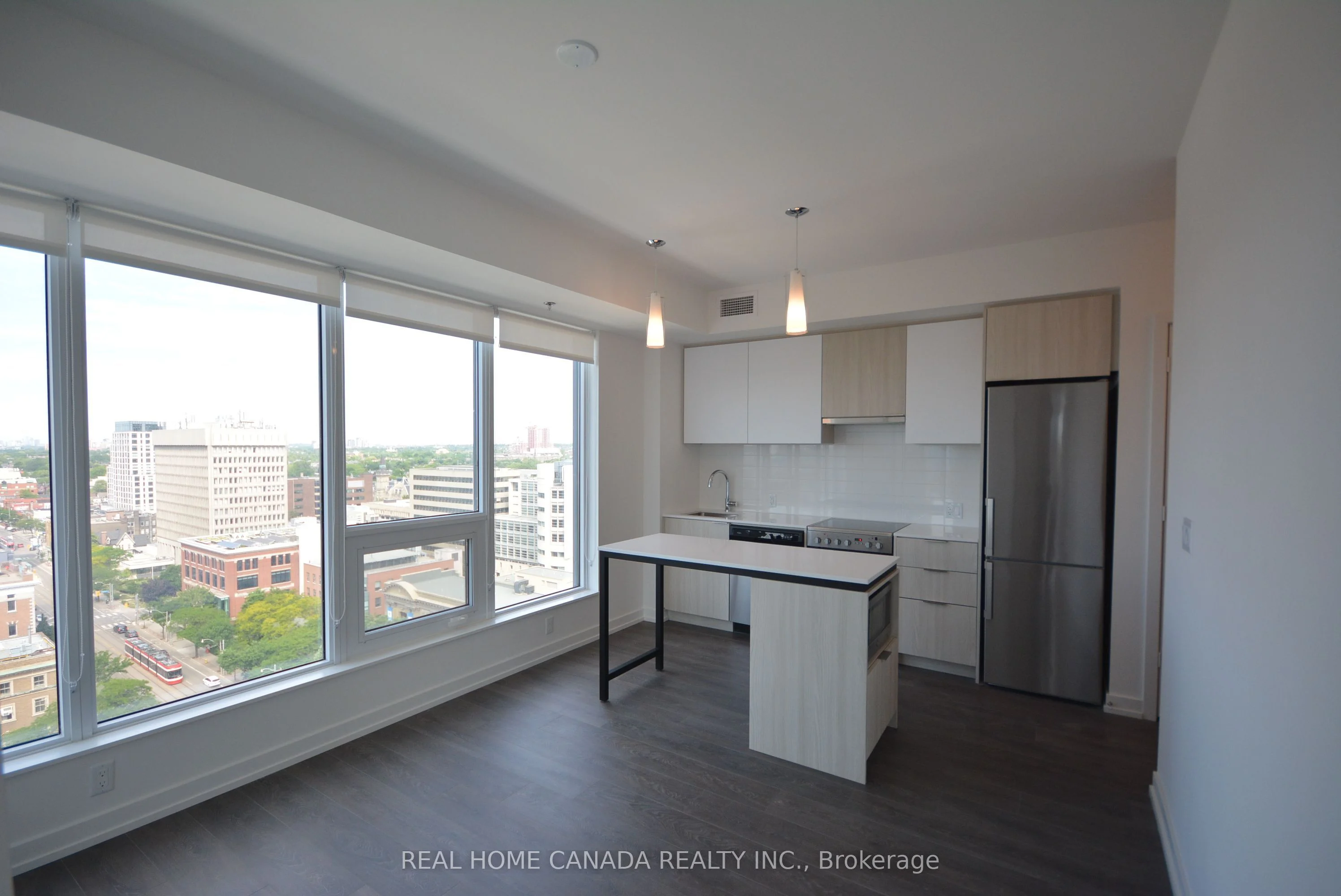 203 College Street 1502, Toronto C01, On M5t 1p9