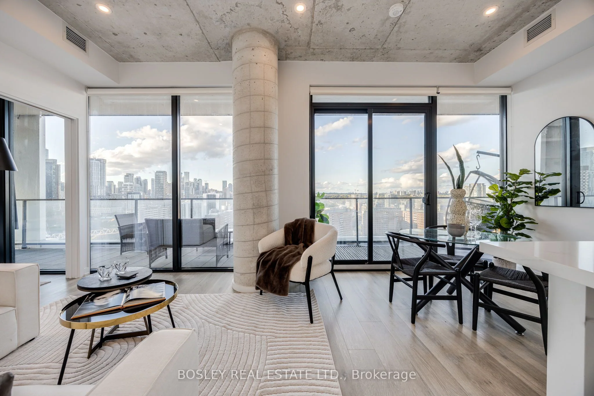 55 Ontario Street 2201, Toronto C08, On M5a 0t8